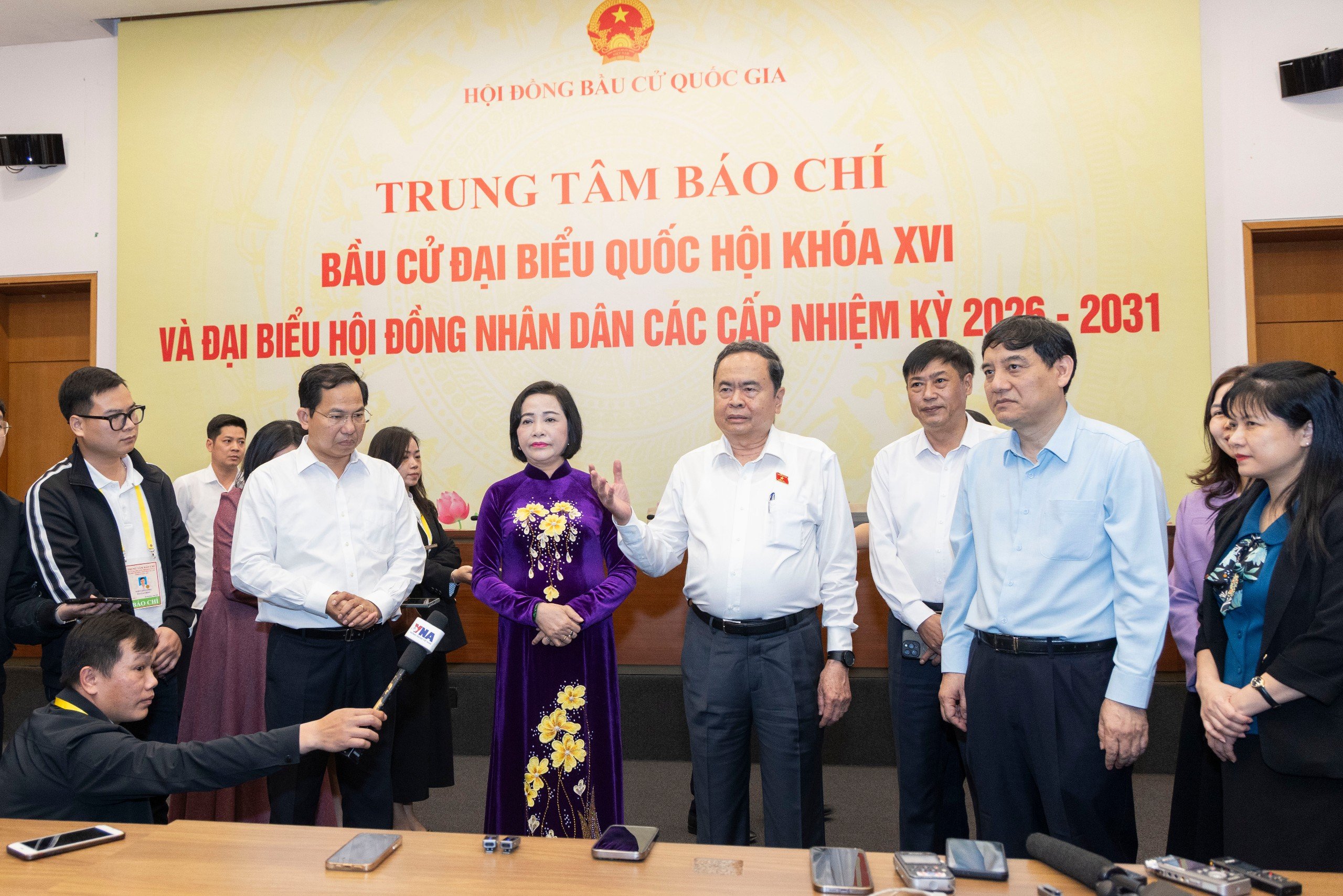 Nhiều địa phương đã đạt tỉ lệ trên 90% cử tri hoàn thành việc bỏ phiếu bầu cử 2 Nhiều địa phương đã đạt tỉ lệ trên 90% cử tri hoàn thành việc bỏ phiếu bầu cử - Ảnh 2.