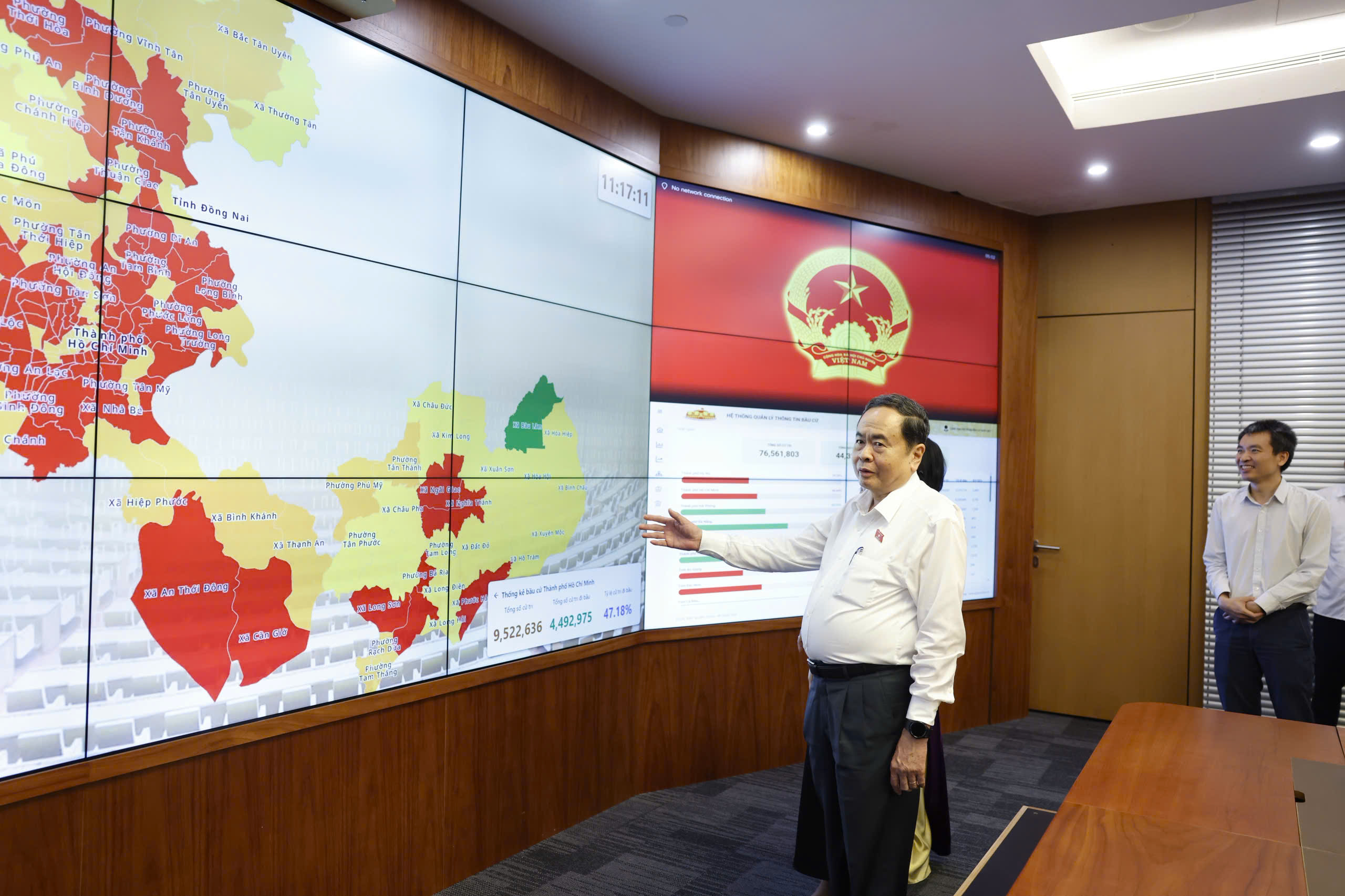 Nhiều địa phương đã đạt tỉ lệ trên 90% cử tri hoàn thành việc bỏ phiếu bầu cử 3 Nhiều địa phương đã đạt tỉ lệ trên 90% cử tri hoàn thành việc bỏ phiếu bầu cử - Ảnh 3.