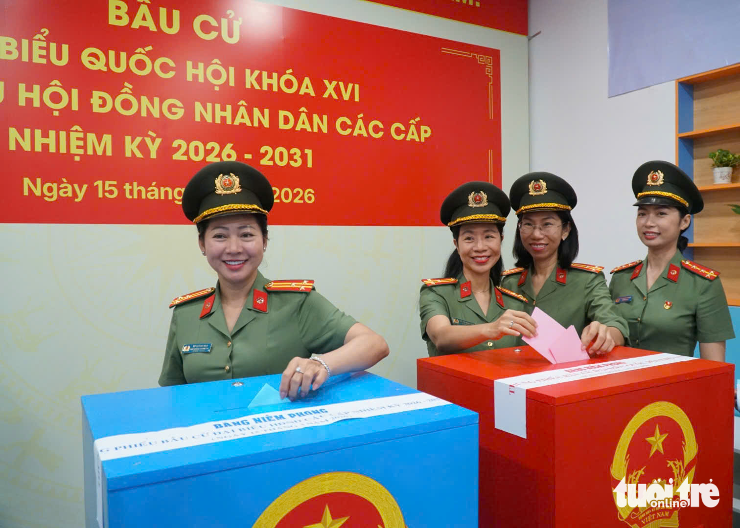 Lực lượng vũ trang TP.HCM trang nghiêm tham gia bầu cử 5 Lực lượng vũ trang TP.HCM trang nghiêm tham gia bầu cử - Ảnh 5.