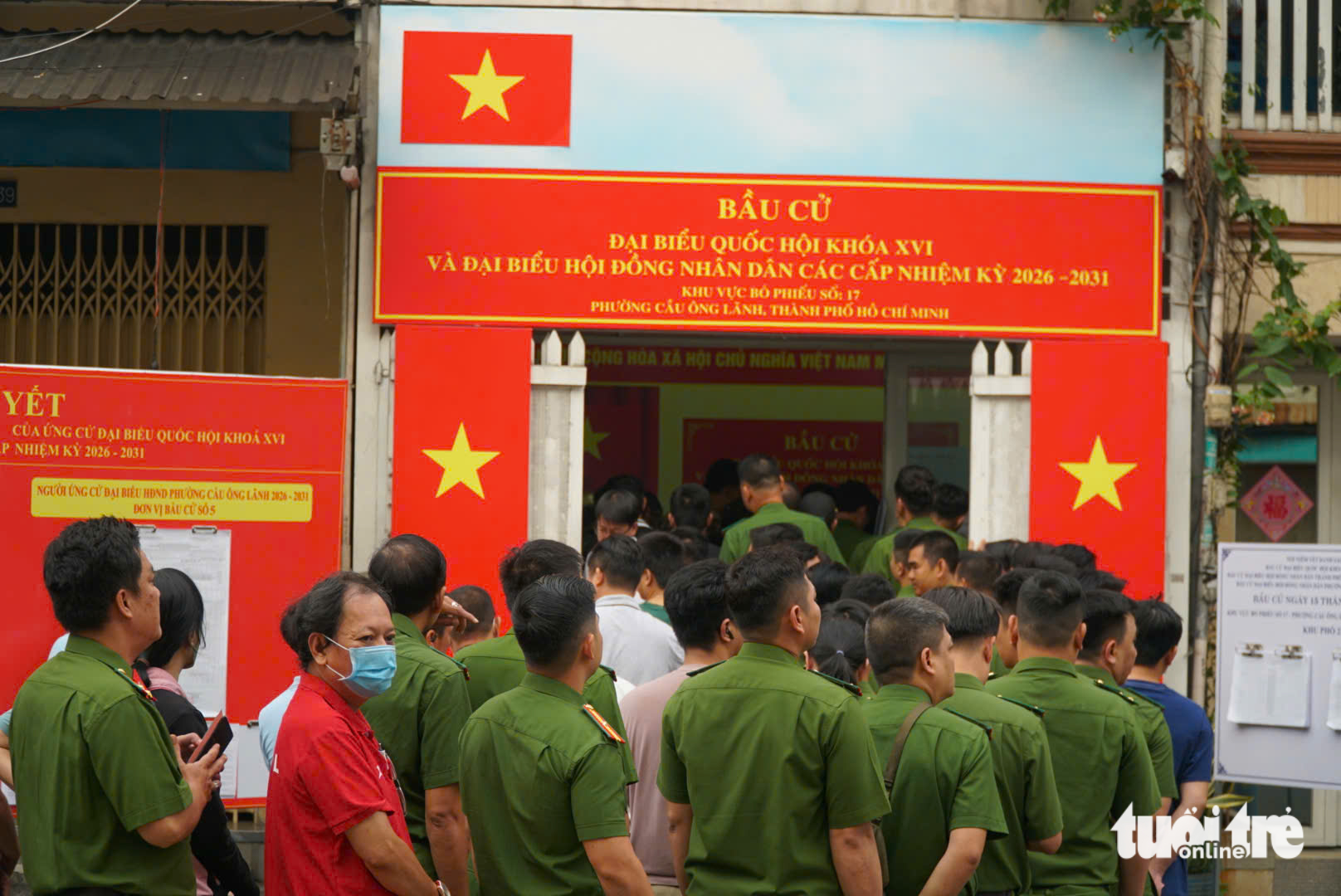 Lực lượng vũ trang TP.HCM trang nghiêm tham gia bầu cử 6 Lực lượng vũ trang TP.HCM trang nghiêm tham gia bầu cử - Ảnh 6.