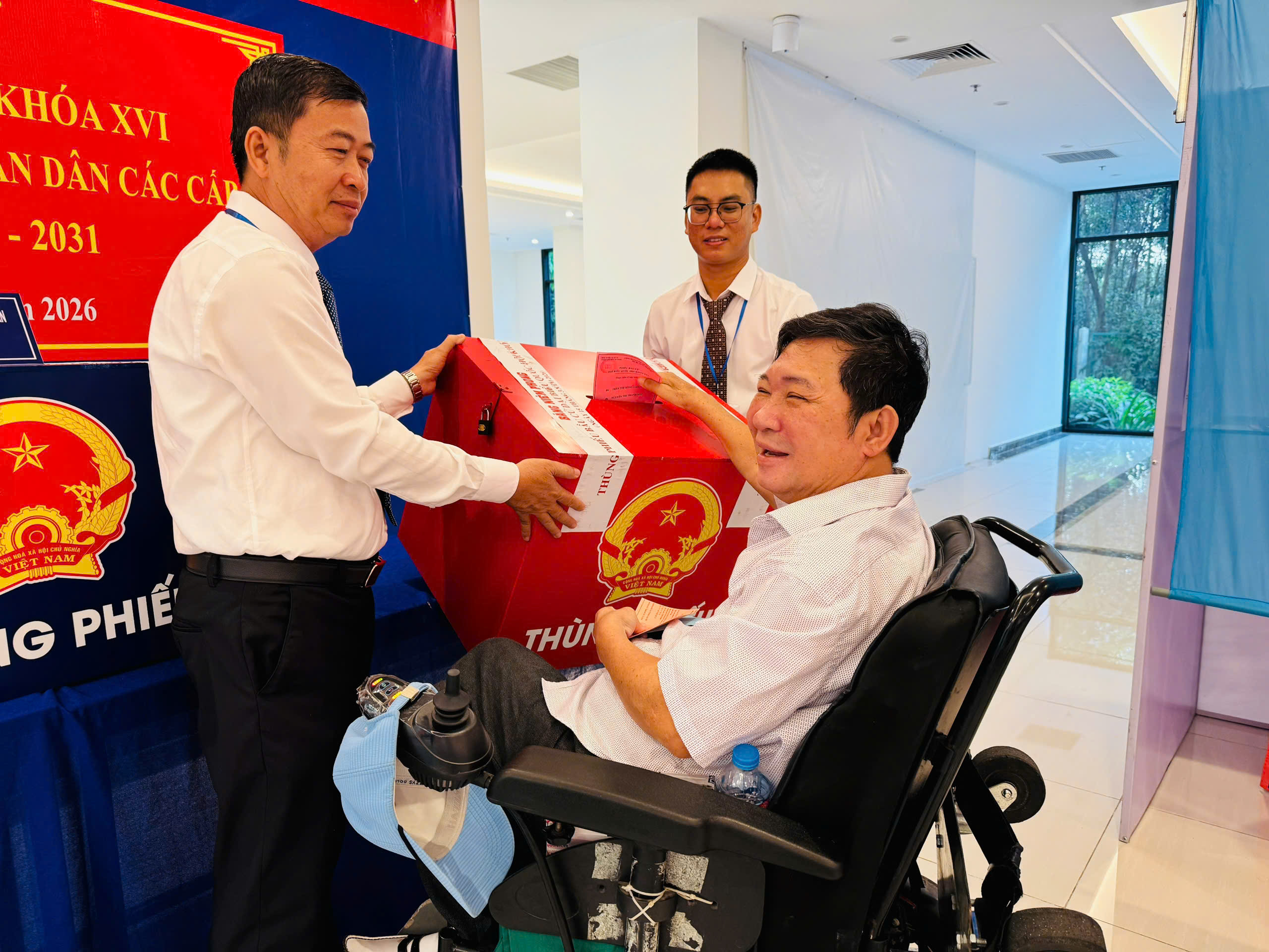 9,6 triệu cử tri TP.HCM bầu cử, có nhà nghiên cứu Nguyễn Đình Tư 106 tuổi- Ảnh 15.