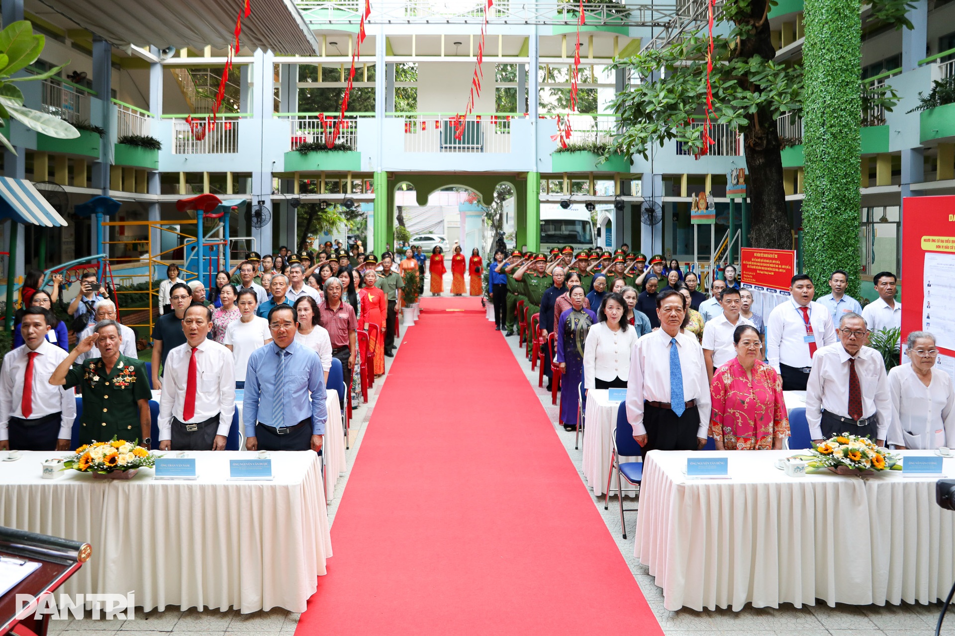 Lãnh đạo, nguyên lãnh đạo và hơn 9,6 triệu cử tri TPHCM đi bầu cử - 5