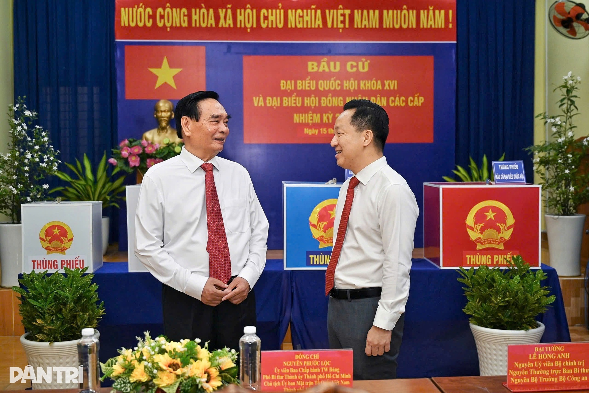 Lãnh đạo, nguyên lãnh đạo và hơn 9,6 triệu cử tri TPHCM đi bầu cử - 12