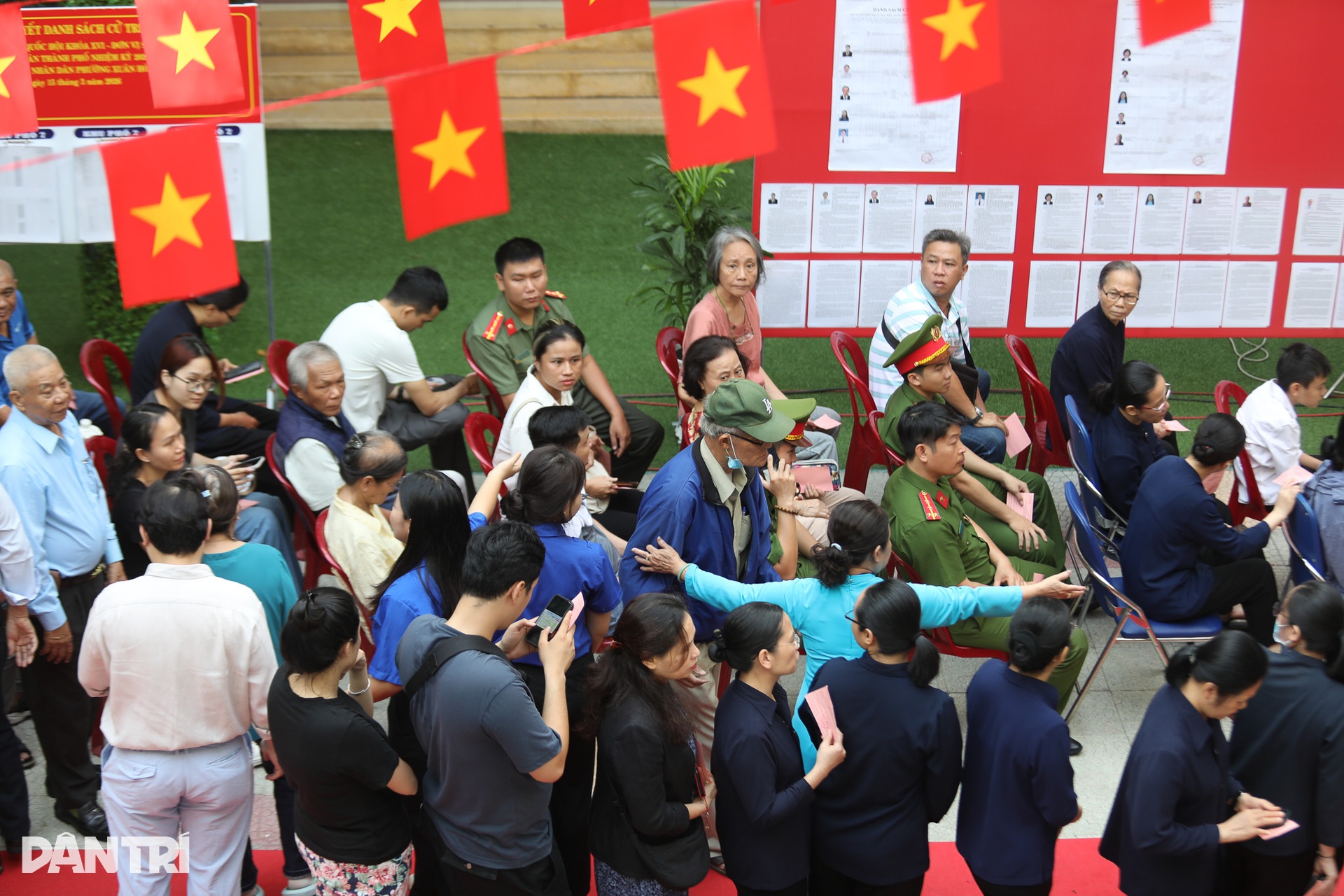 Lãnh đạo, nguyên lãnh đạo và hơn 9,6 triệu cử tri TPHCM đi bầu cử - 13