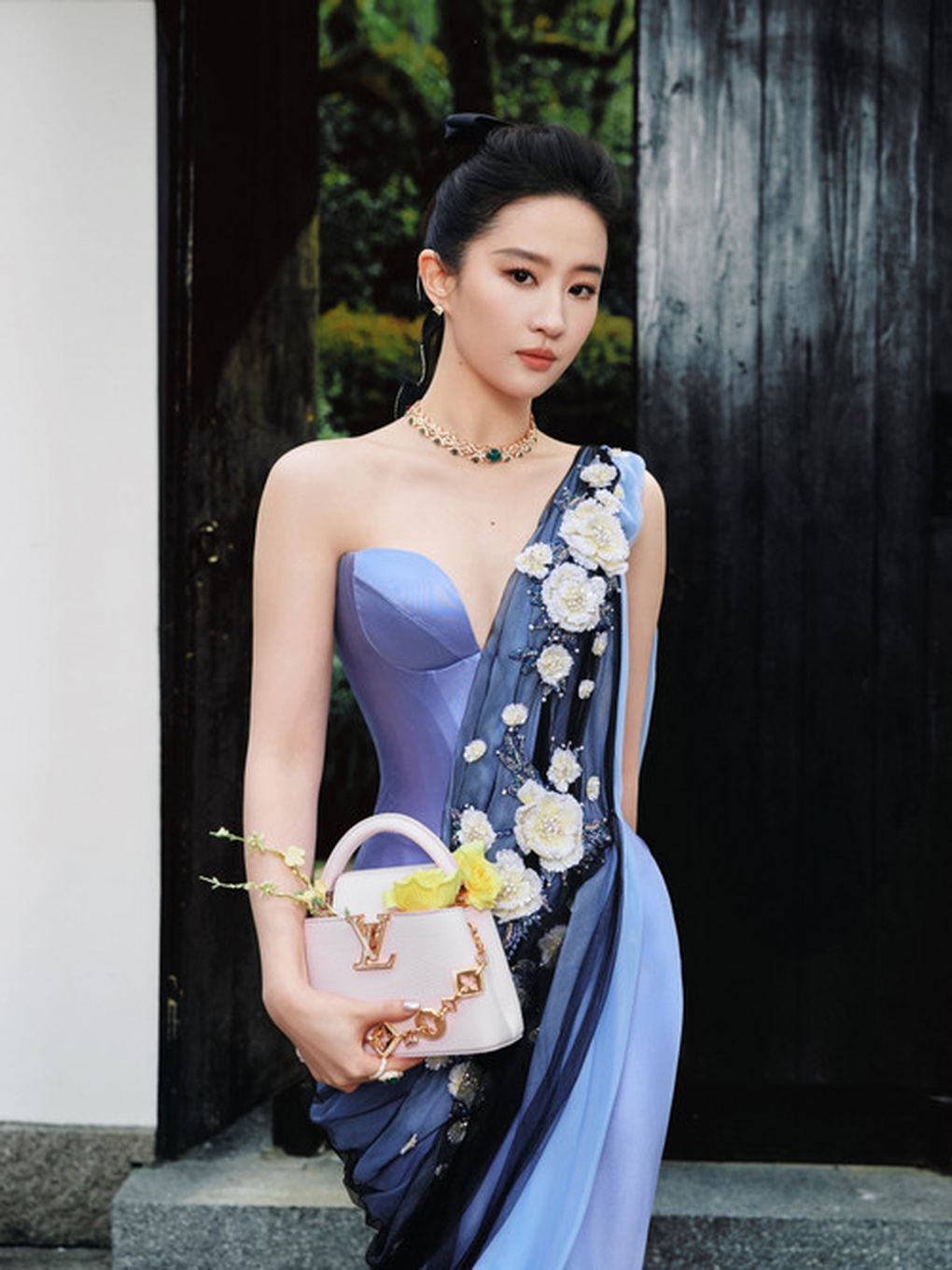 39 tuổi, Lưu Diệc Phi vẫn lẻ bóng và sở hữu 170 triệu USD - 3