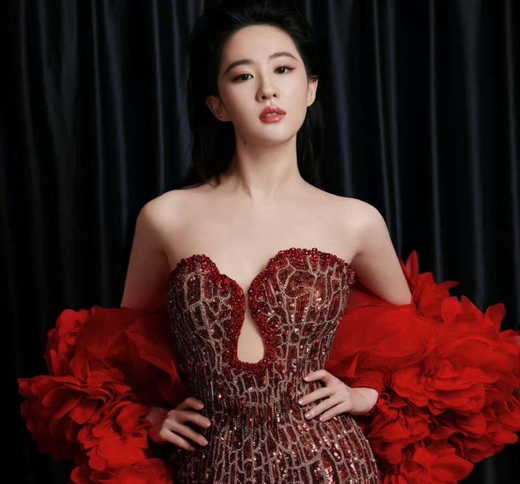 39 tuổi, Lưu Diệc Phi vẫn lẻ bóng và sở hữu 170 triệu USD - 4