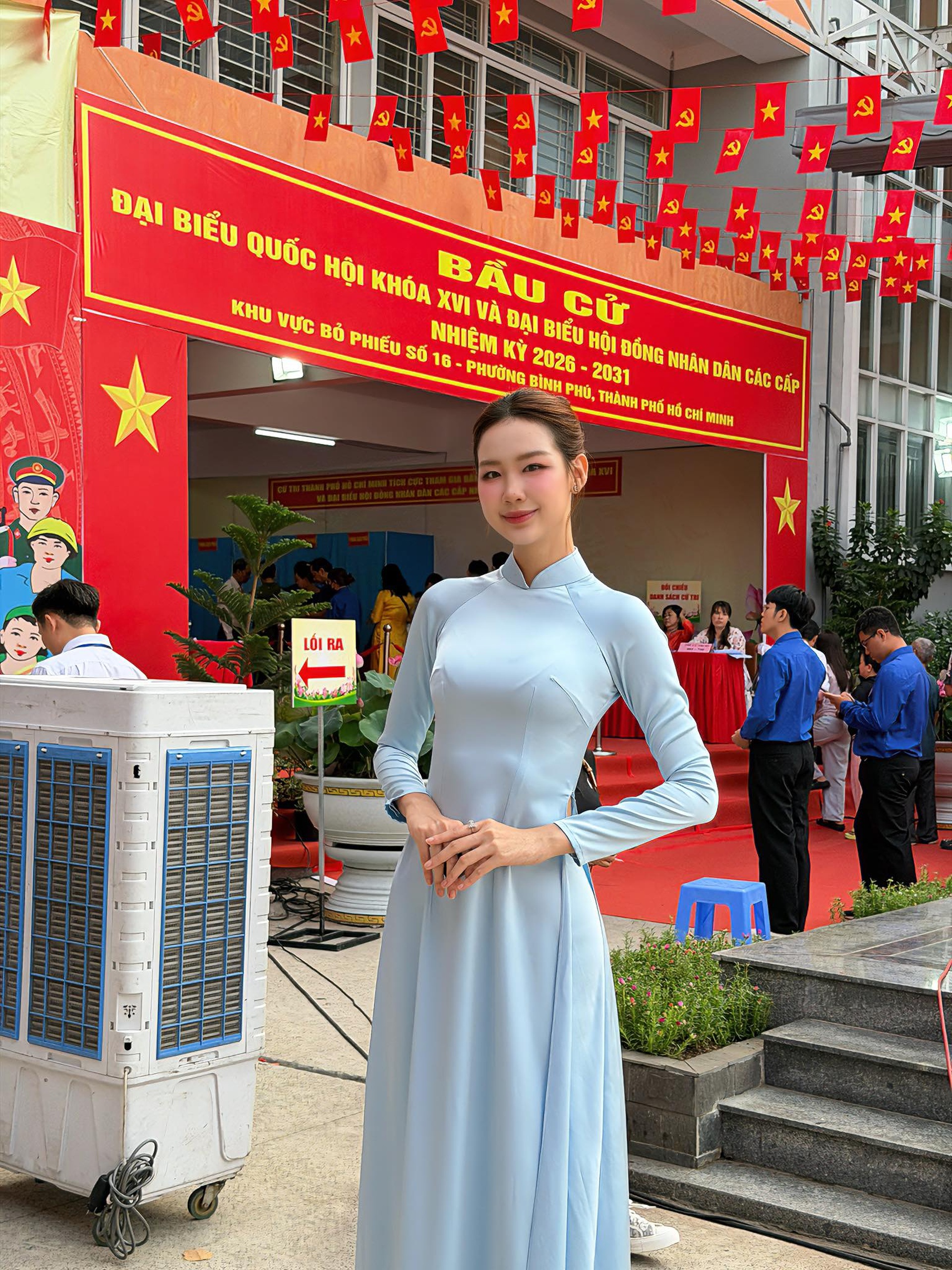 Hoa hậu Thanh Thủy, nhạc sĩ Nguyễn Văn Chung hào hứng trong ngày bầu cử - 7