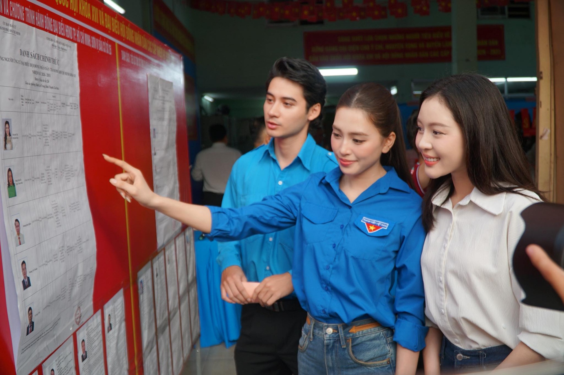 Hoa hậu Thanh Thủy, nhạc sĩ Nguyễn Văn Chung hào hứng trong ngày bầu cử - 9