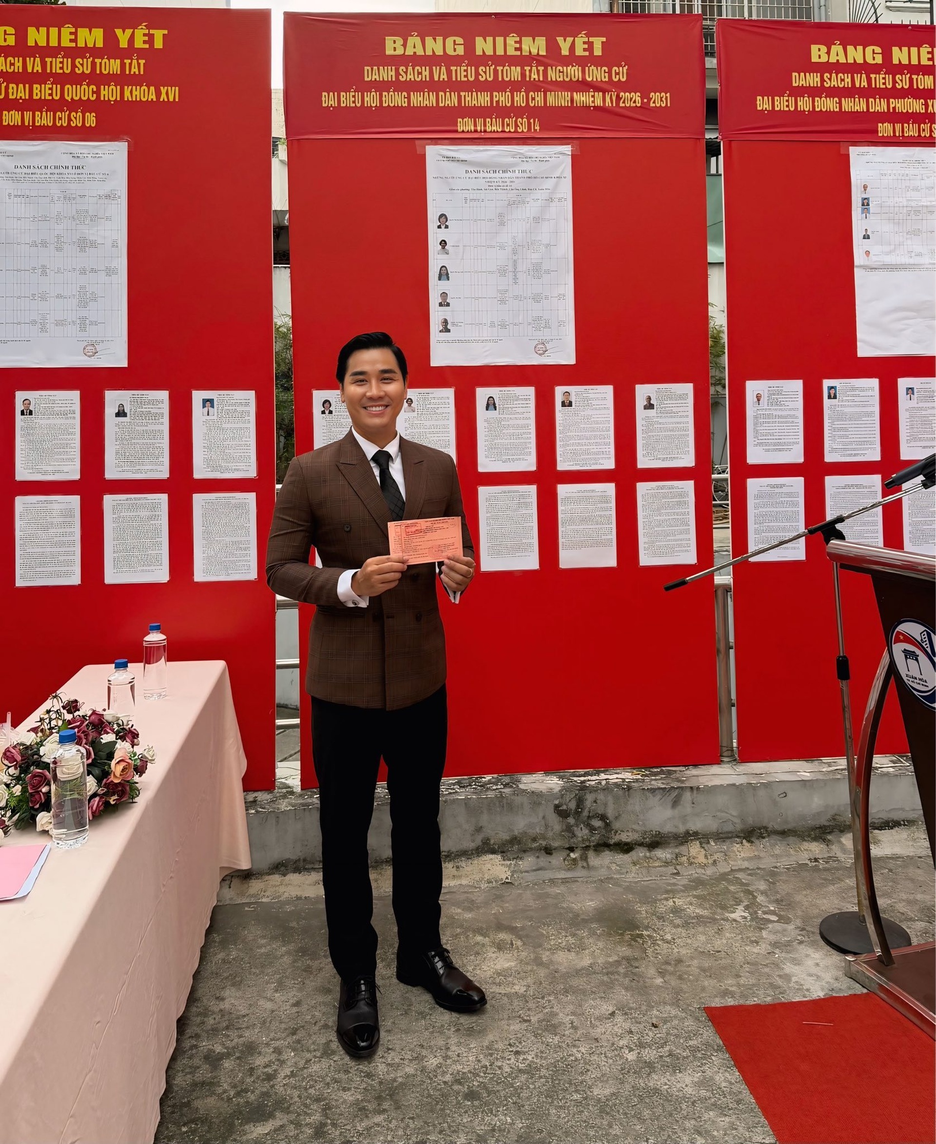 Hoa hậu Thanh Thủy, nhạc sĩ Nguyễn Văn Chung hào hứng trong ngày bầu cử - 8