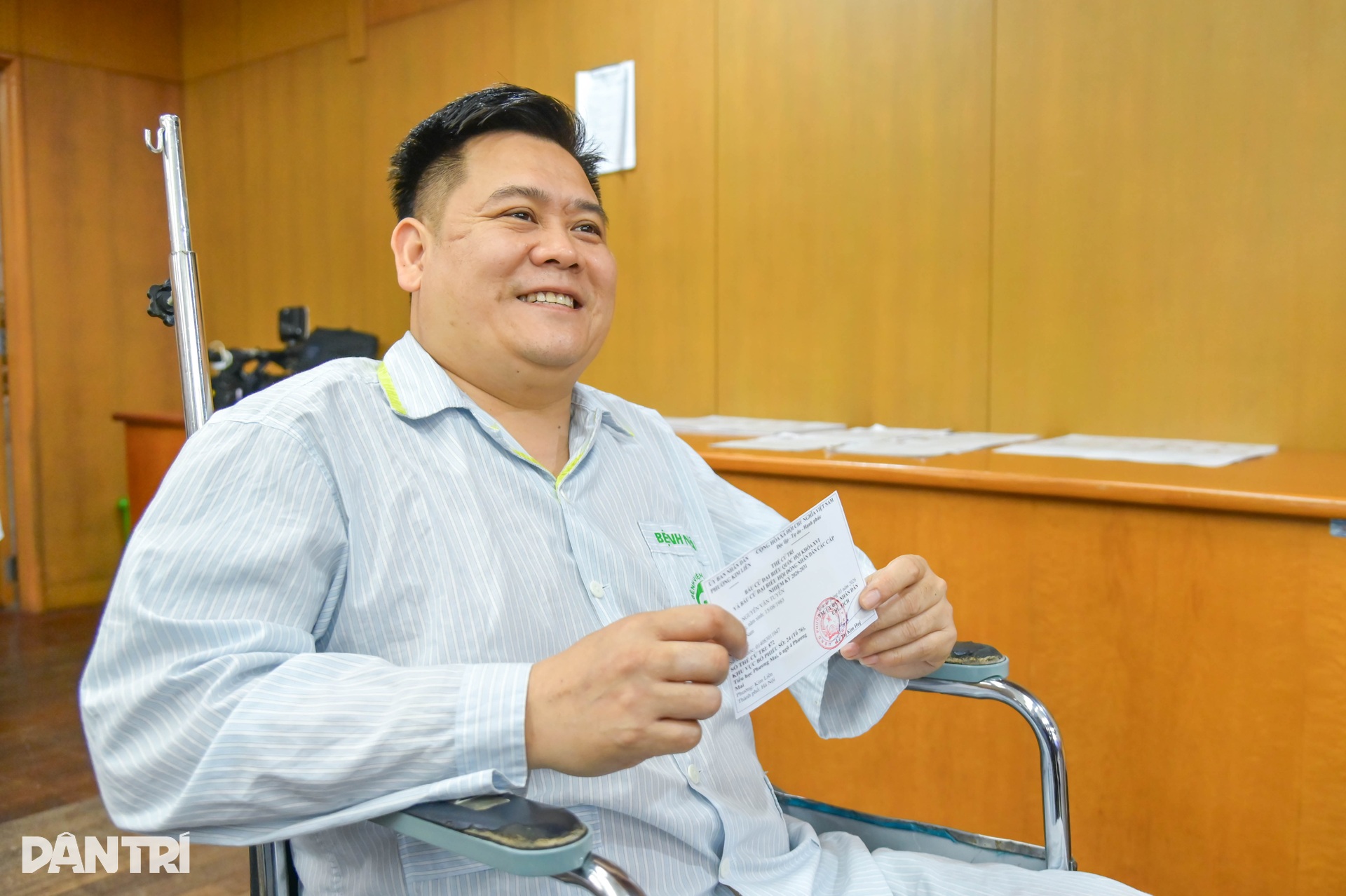 Những cử tri bỏ phiếu trên giường bệnh trong Ngày hội non sông - 5 Những cử tri bỏ phiếu trên giường bệnh trong Ngày hội non sông - 5