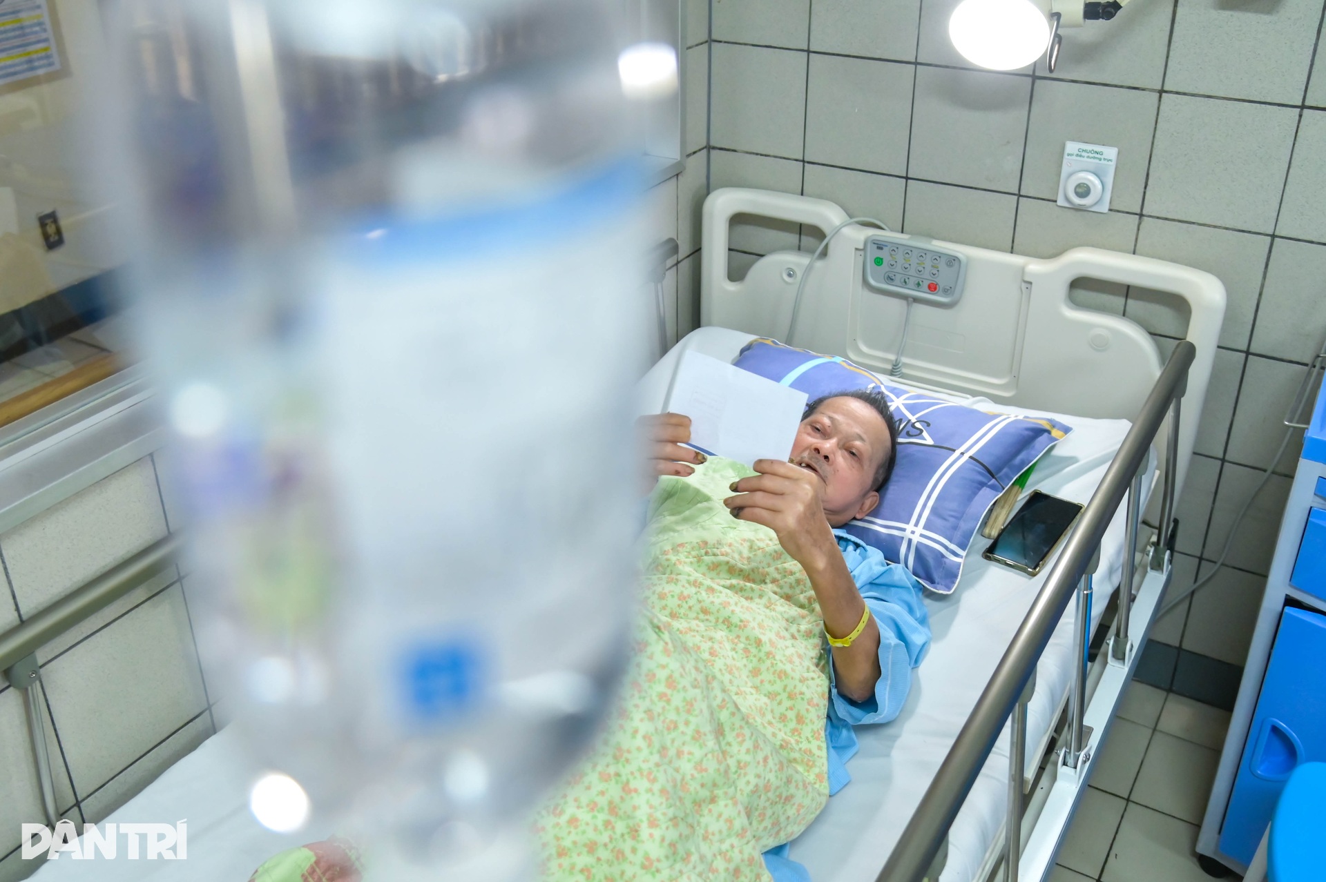 Những cử tri bỏ phiếu trên giường bệnh trong Ngày hội non sông - 14 Những cử tri bỏ phiếu trên giường bệnh trong Ngày hội non sông - 14