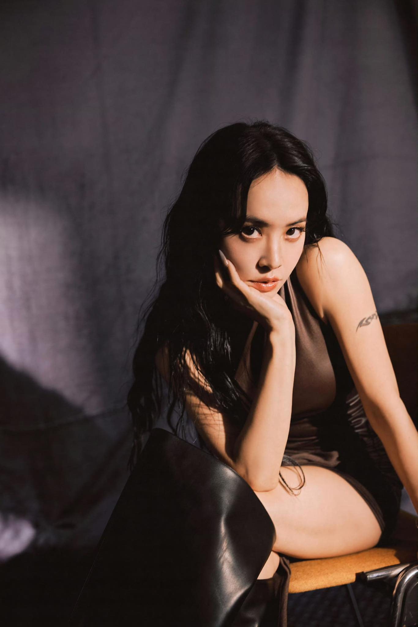 Mỹ nhân vướng ồn ào cấm sóng, bị xóa sổ toàn bộ âm nhạc: Lỗ nặng 260 tỷ đồng, bị bạn trai chia tay vì quá nổi tiếng- Ảnh 8.