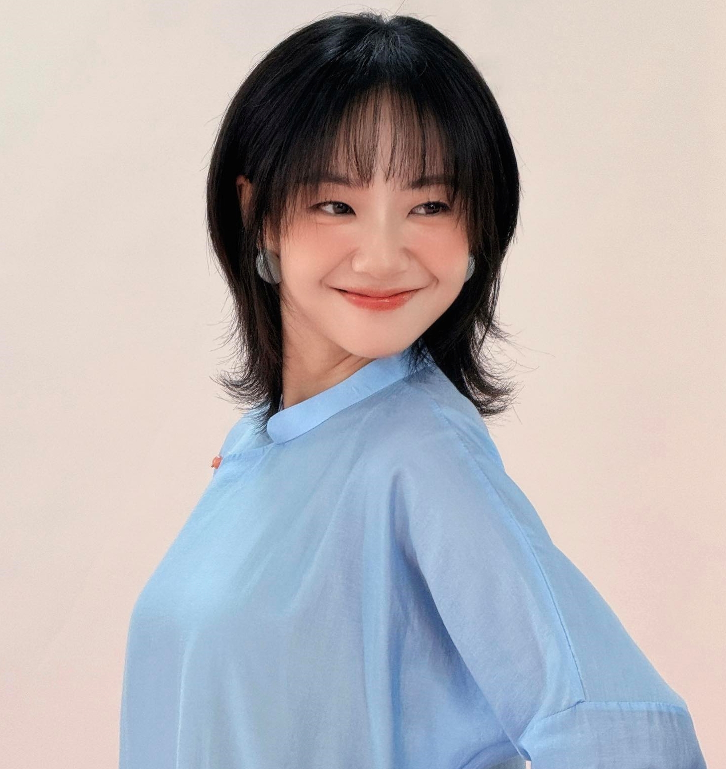 Nhan sắc khó tin của Đàm Tùng Vận Việt Nam: 30 tuổi mà như mới 15, chỉ cao 1m50 vẫn tuyệt đối điện ảnh- Ảnh 5.