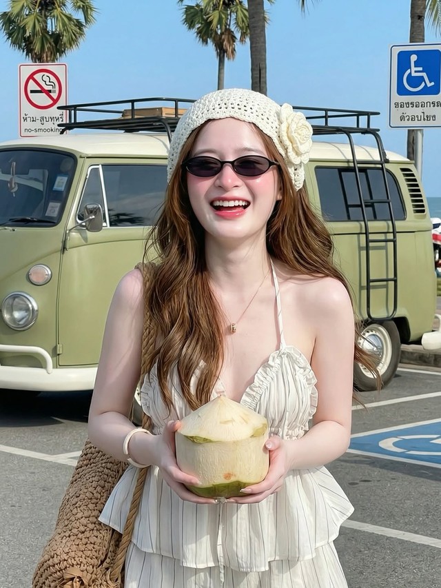 Kính râm khẳng định khí chất, nâng tầm phong cách quý cô- Ảnh 5. Kính râm khẳng định khí chất, nâng tầm phong cách quý cô- Ảnh 5.