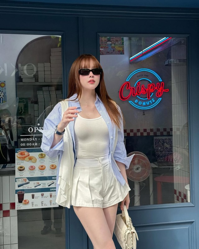 Kính râm khẳng định khí chất, nâng tầm phong cách quý cô- Ảnh 6. Kính râm khẳng định khí chất, nâng tầm phong cách quý cô- Ảnh 6.