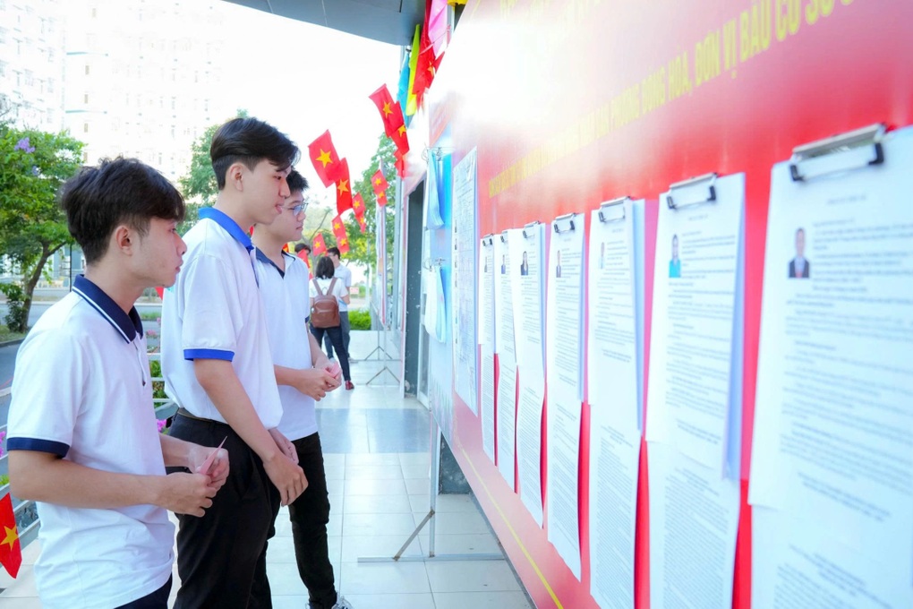 22.000 sinh viên ở ký túc xá lớn nhất nước đi bầu cử - 2