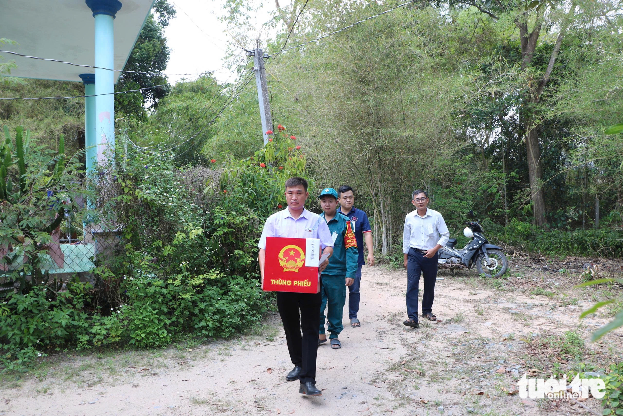 TP.HCM: Thùng phiếu lưu động đến với những cử tri 'đặc biệt' - Ảnh 9.