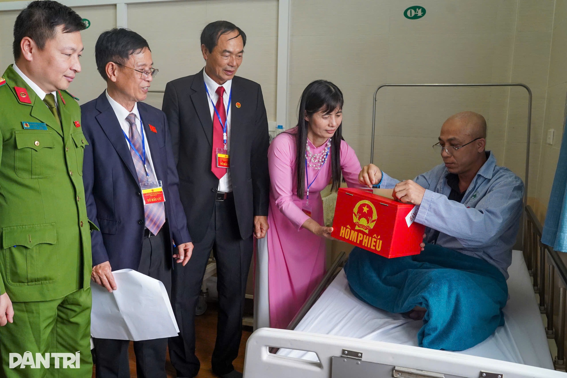 Những lá phiếu mang theo kỳ vọng của bệnh nhân hiểm nghèo - 6 Những lá phiếu mang theo kỳ vọng của bệnh nhân hiểm nghèo - 6