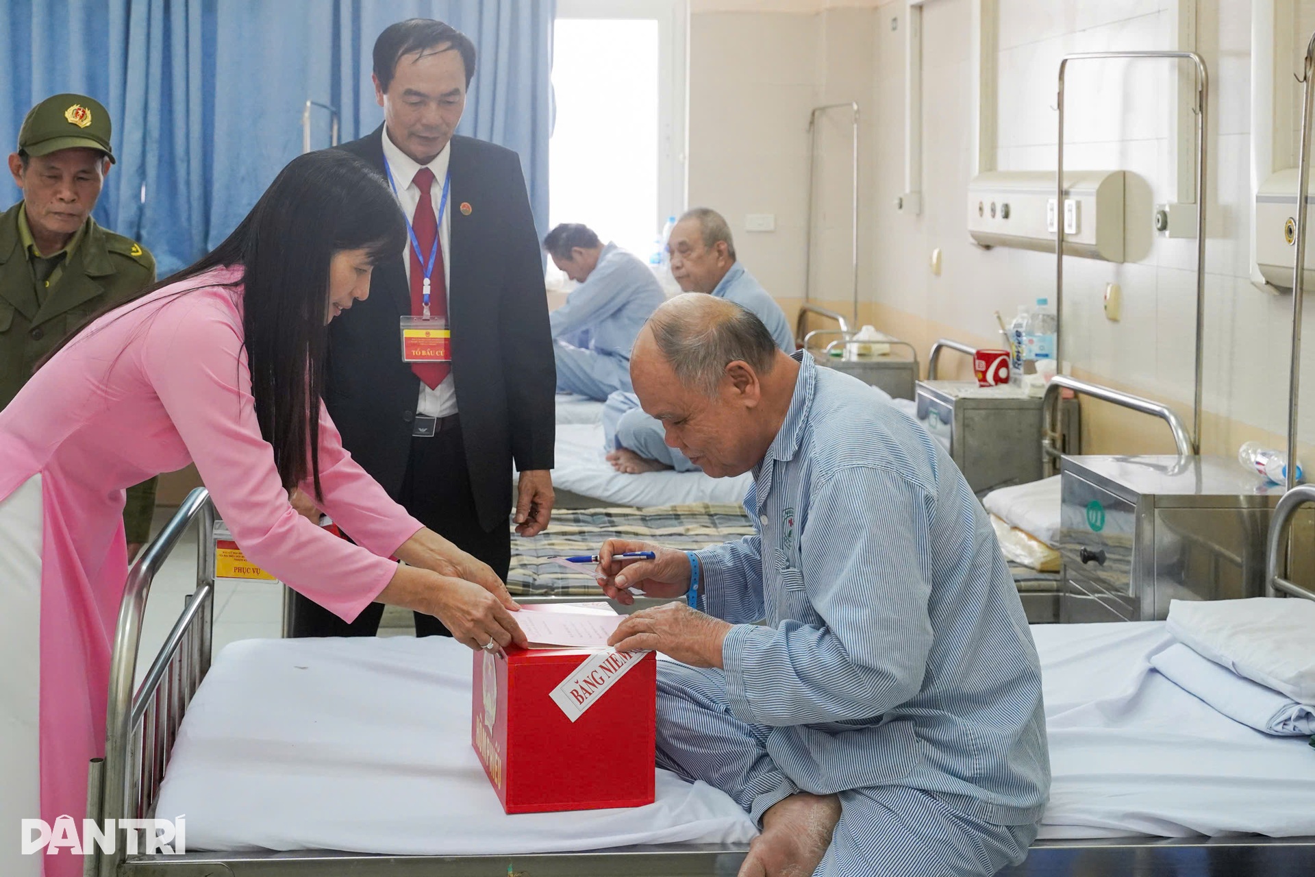 Những lá phiếu mang theo kỳ vọng của bệnh nhân hiểm nghèo - 7 Những lá phiếu mang theo kỳ vọng của bệnh nhân hiểm nghèo - 7