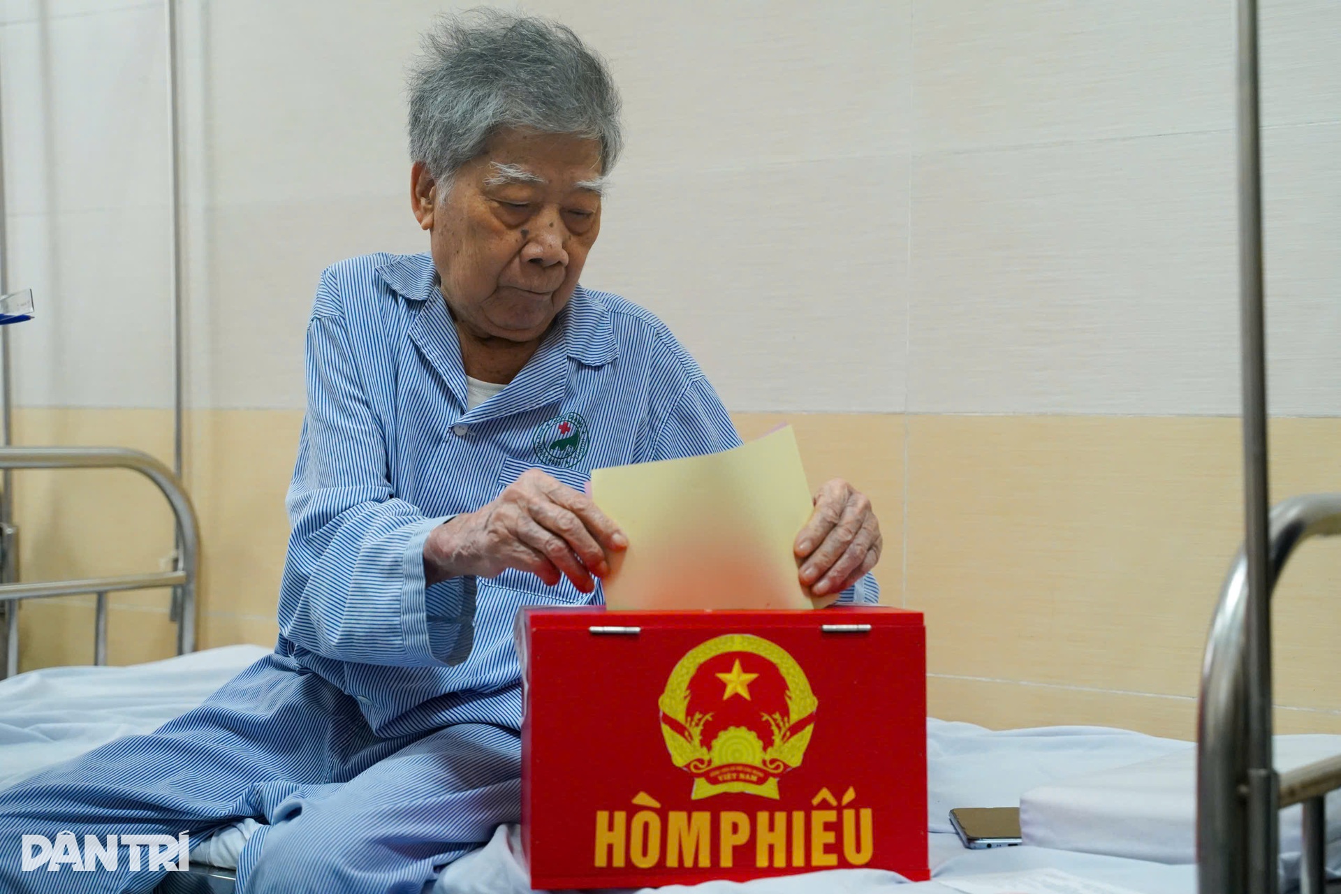 Những lá phiếu mang theo kỳ vọng của bệnh nhân hiểm nghèo - 11 Những lá phiếu mang theo kỳ vọng của bệnh nhân hiểm nghèo - 11