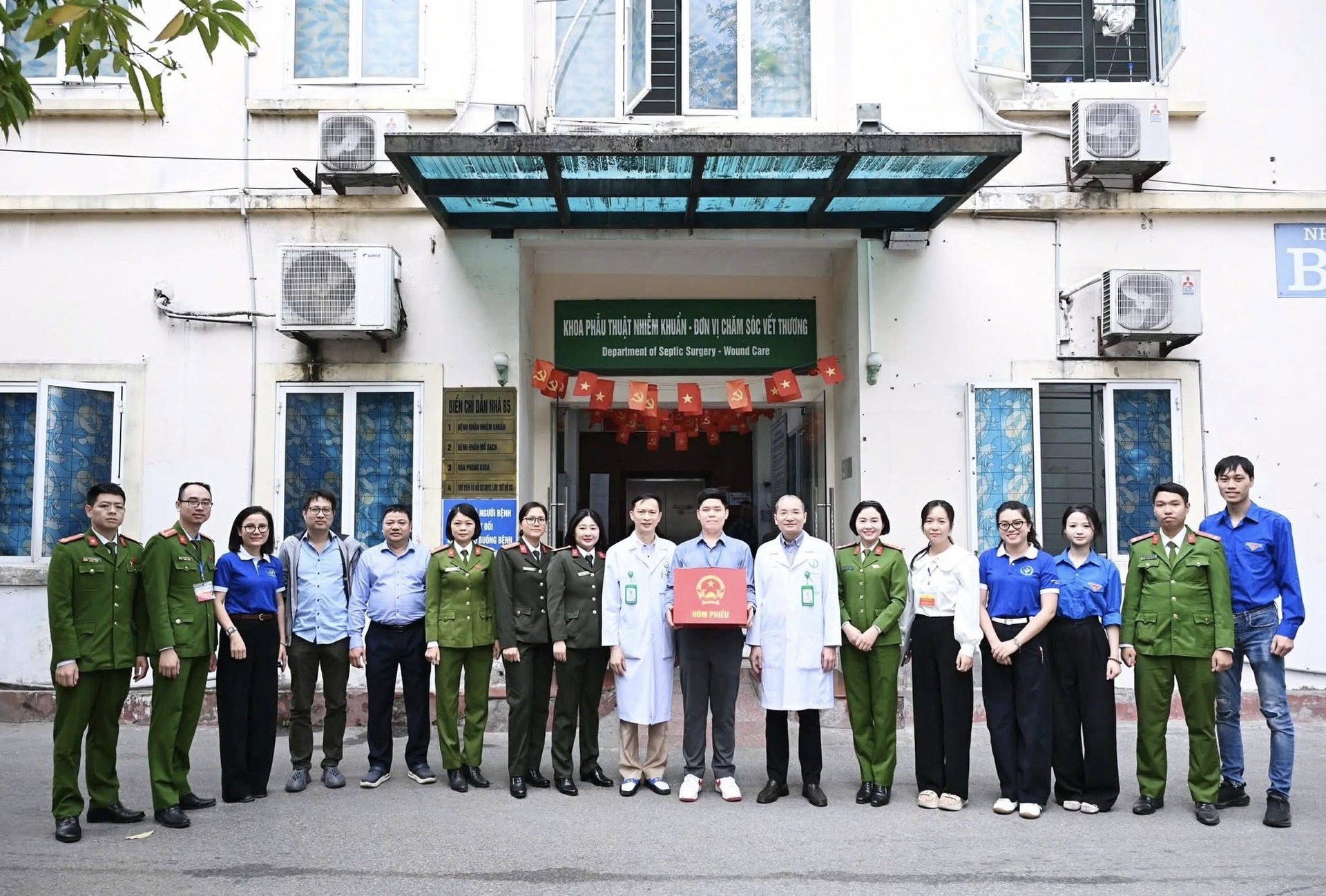 Những lá phiếu mang theo kỳ vọng của bệnh nhân hiểm nghèo - 12 Những lá phiếu mang theo kỳ vọng của bệnh nhân hiểm nghèo - 12