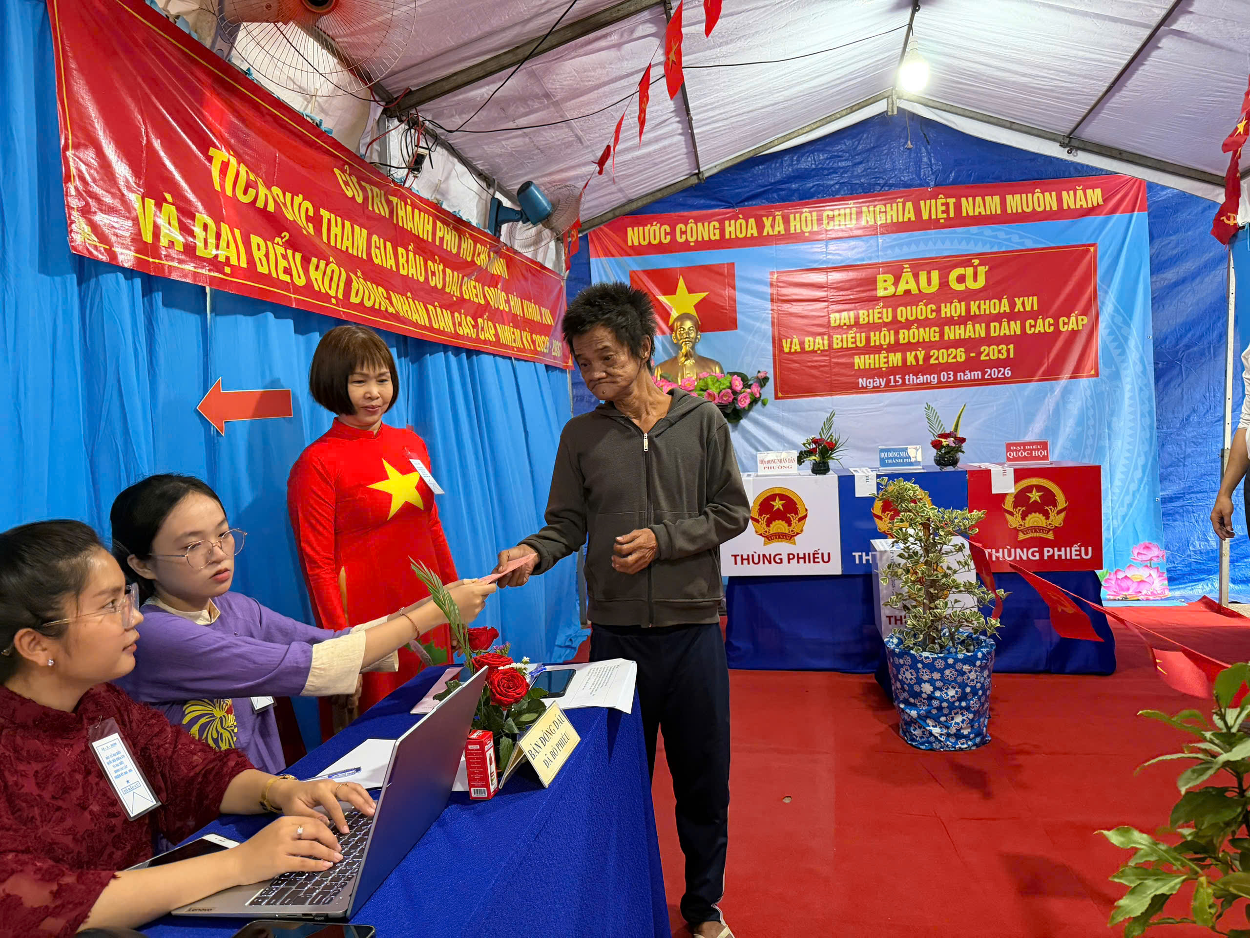 TP HCM: Tưng bừng 