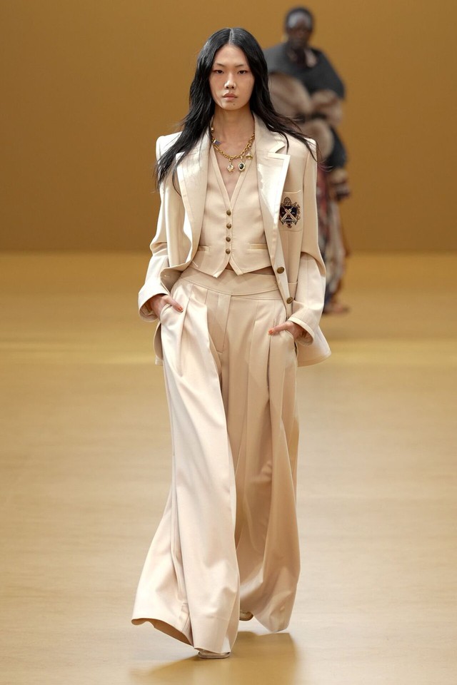 Những kiểu quần giúp nàng 'hack' tuổi, sở hữu tủ đồ trẻ trung hơn- Ảnh 2. Những kiểu quần giúp nàng 'hack' tuổi, sở hữu tủ đồ trẻ trung hơn- Ảnh 2.