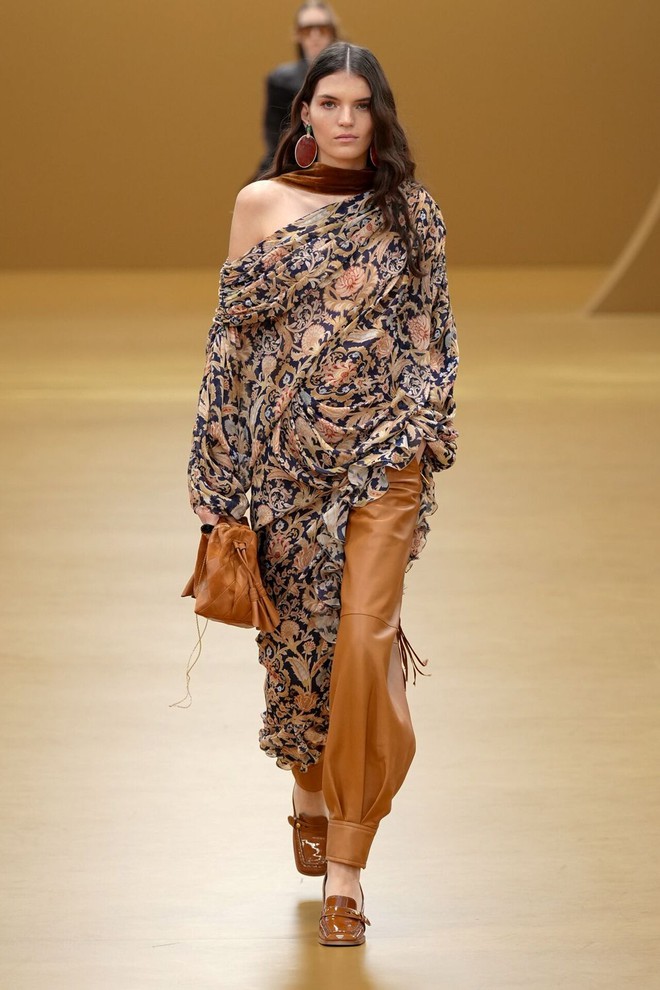 Những kiểu quần giúp nàng 'hack' tuổi, sở hữu tủ đồ trẻ trung hơn- Ảnh 6. Những kiểu quần giúp nàng 'hack' tuổi, sở hữu tủ đồ trẻ trung hơn- Ảnh 6.