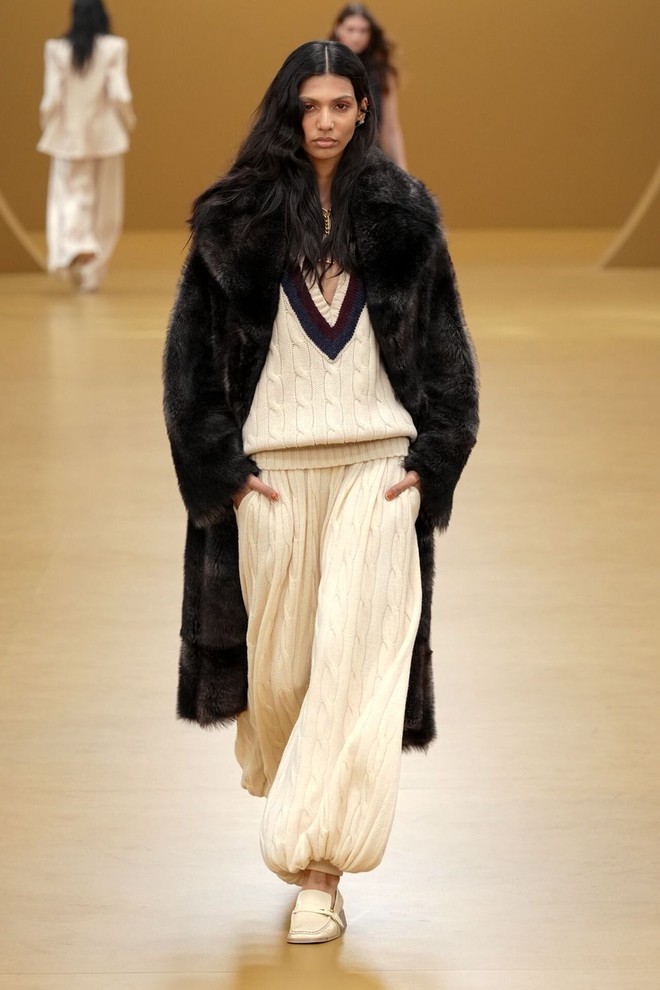 Những kiểu quần giúp nàng 'hack' tuổi, sở hữu tủ đồ trẻ trung hơn- Ảnh 7. Những kiểu quần giúp nàng 'hack' tuổi, sở hữu tủ đồ trẻ trung hơn- Ảnh 7.