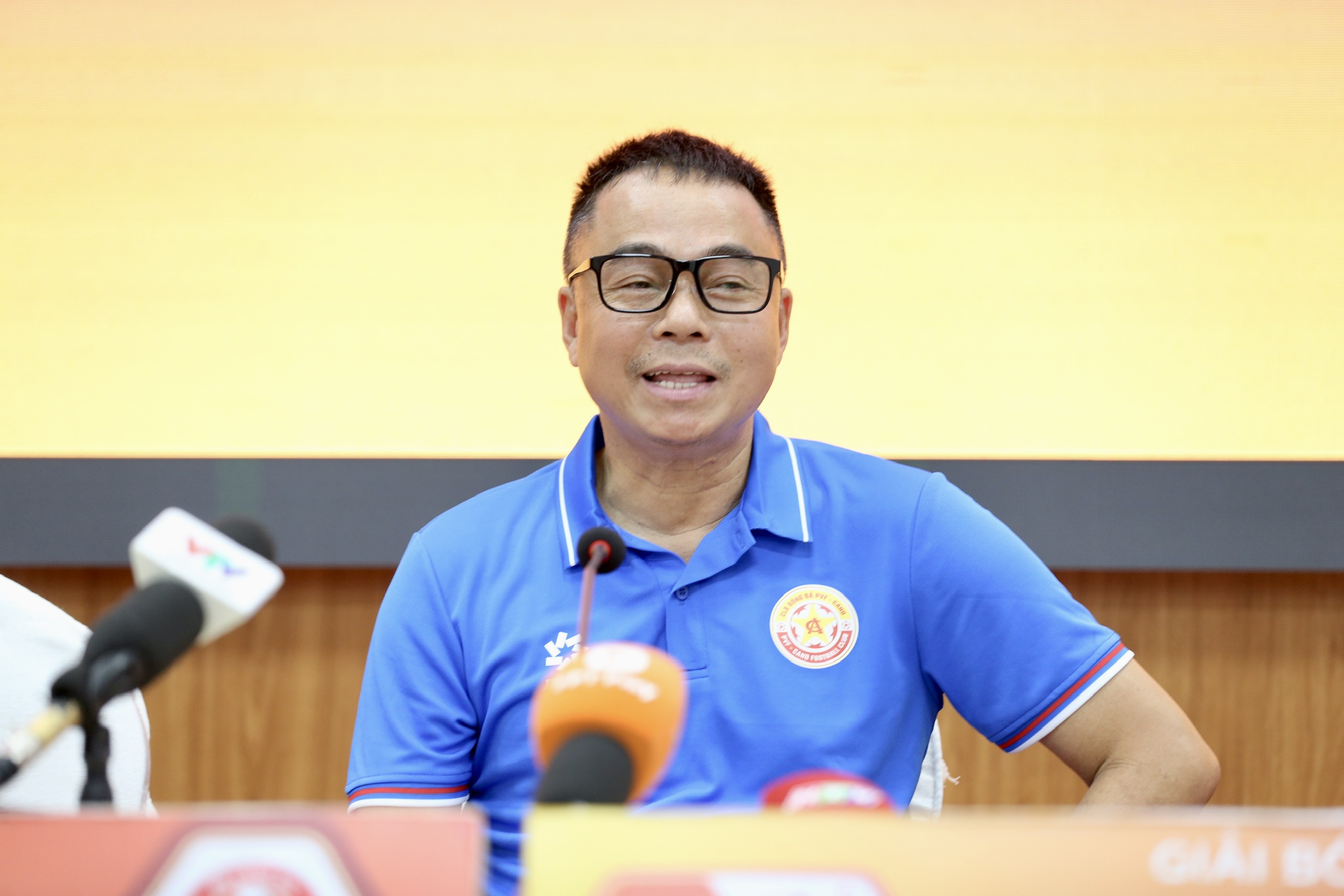 Tân HLV Trần Tiến Đại chấp nhận thua nhưng không đổ lỗi, HLV Huỳnh Đức tiết lộ 'sốc' về Tiến Linh- Ảnh 3. Tân HLV Trần Tiến Đại chấp nhận thua nhưng không đổ lỗi, HLV Huỳnh Đức tiết lộ 'sốc' về Tiến Linh- Ảnh 3.