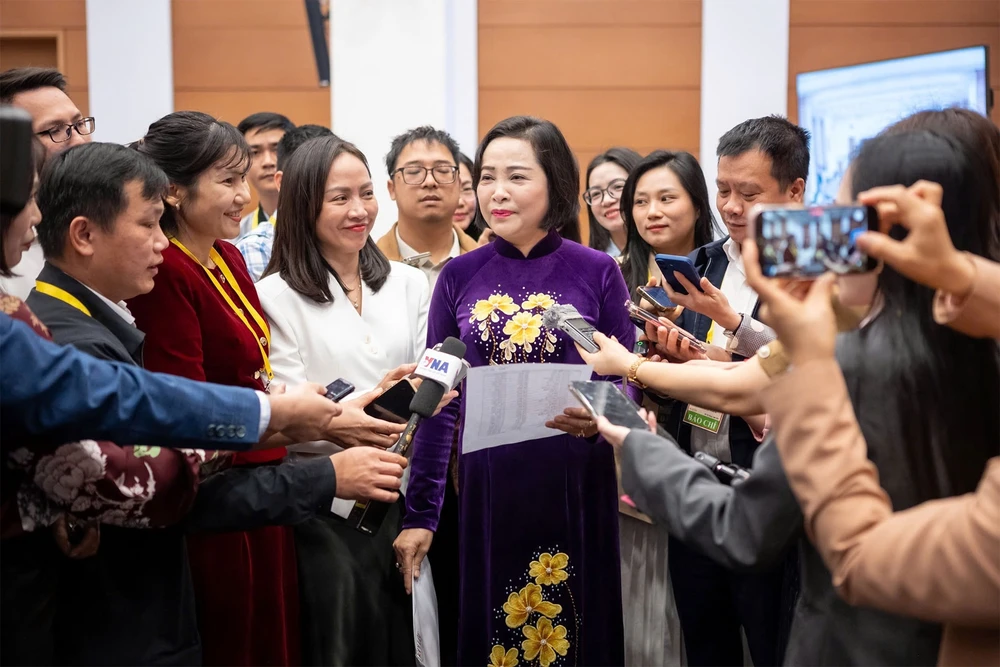 Phó Chủ tịch Quốc hội Nguyễn Thị Thanh trả lời phỏng vấn báo chí. Ảnh: QH nguyen-thi-thanh-cu-tri-bau-cu.jpg