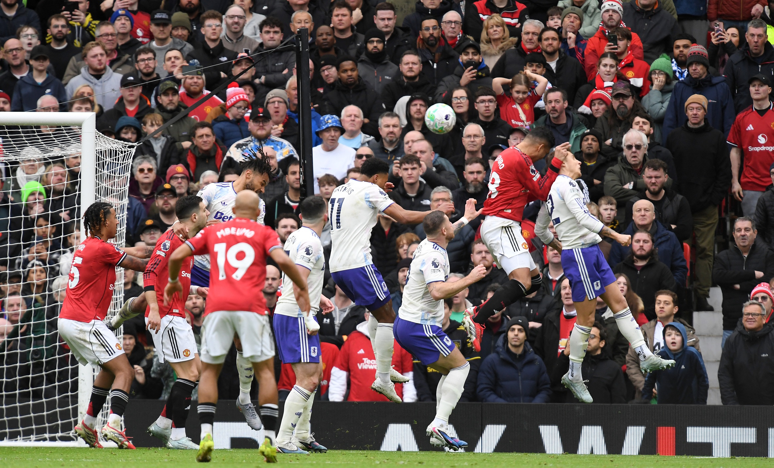 VAR gây tranh cãi, M.U đánh bại Aston Villa trận 'đại chiến' tốp 3- Ảnh 2. VAR gây tranh cãi, M.U đánh bại Aston Villa trận 'đại chiến' tốp 3- Ảnh 2.