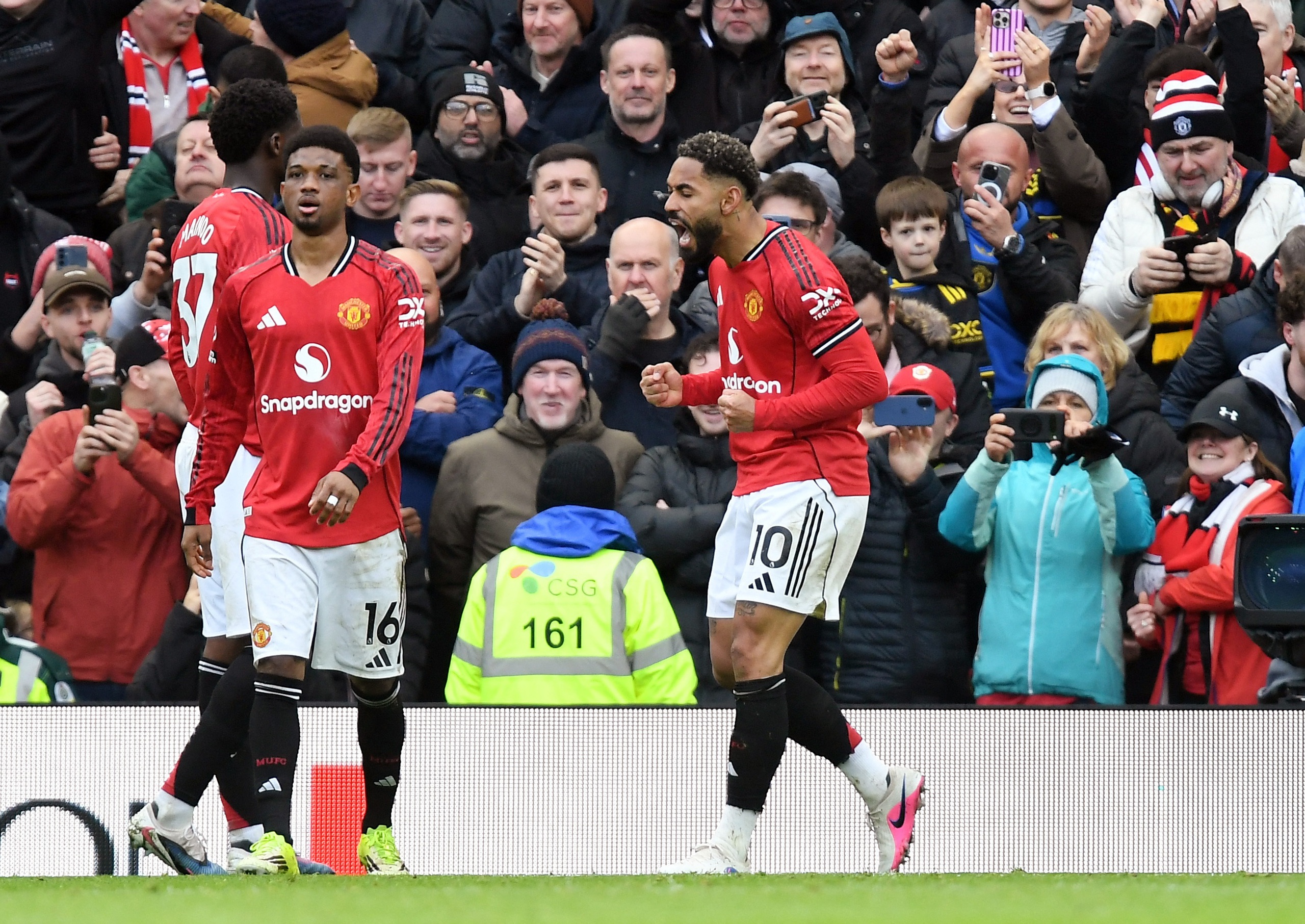 VAR gây tranh cãi, M.U đánh bại Aston Villa trận 'đại chiến' tốp 3- Ảnh 3. VAR gây tranh cãi, M.U đánh bại Aston Villa trận 'đại chiến' tốp 3- Ảnh 3.