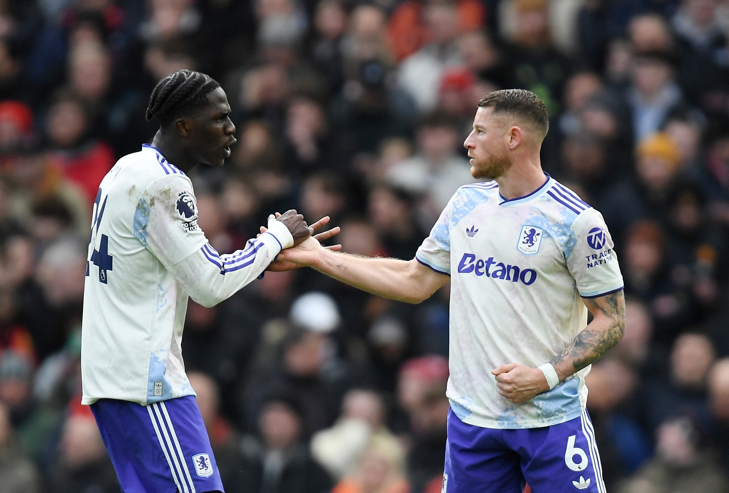 VAR gây tranh cãi, M.U đánh bại Aston Villa trận 'đại chiến' tốp 3- Ảnh 4. VAR gây tranh cãi, M.U đánh bại Aston Villa trận 'đại chiến' tốp 3- Ảnh 4.