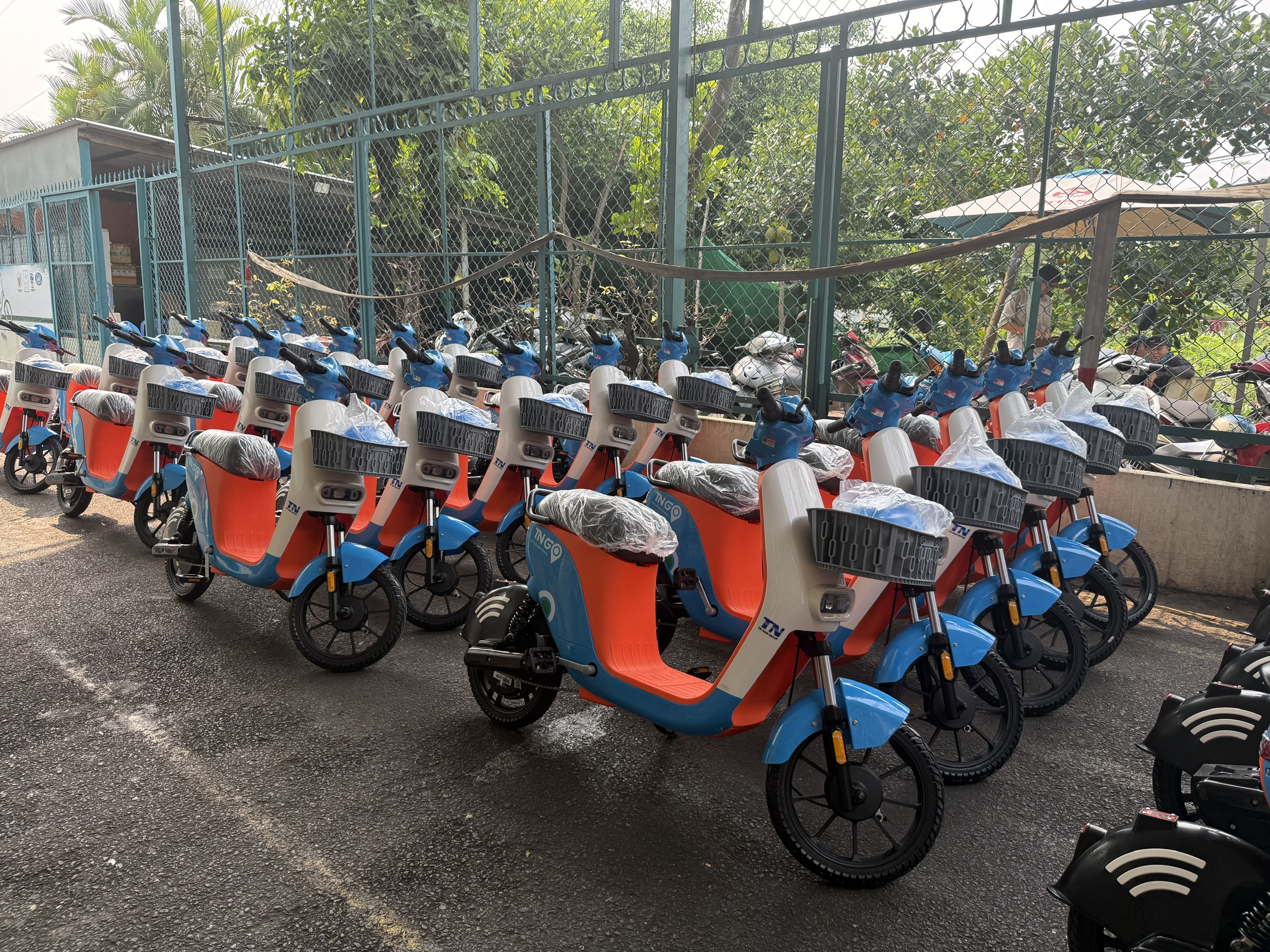 Metro, xe điện 'cứu nguy' cho giao thông đô thị- Ảnh 2. Metro, xe điện 'cứu nguy' cho giao thông đô thị- Ảnh 2.