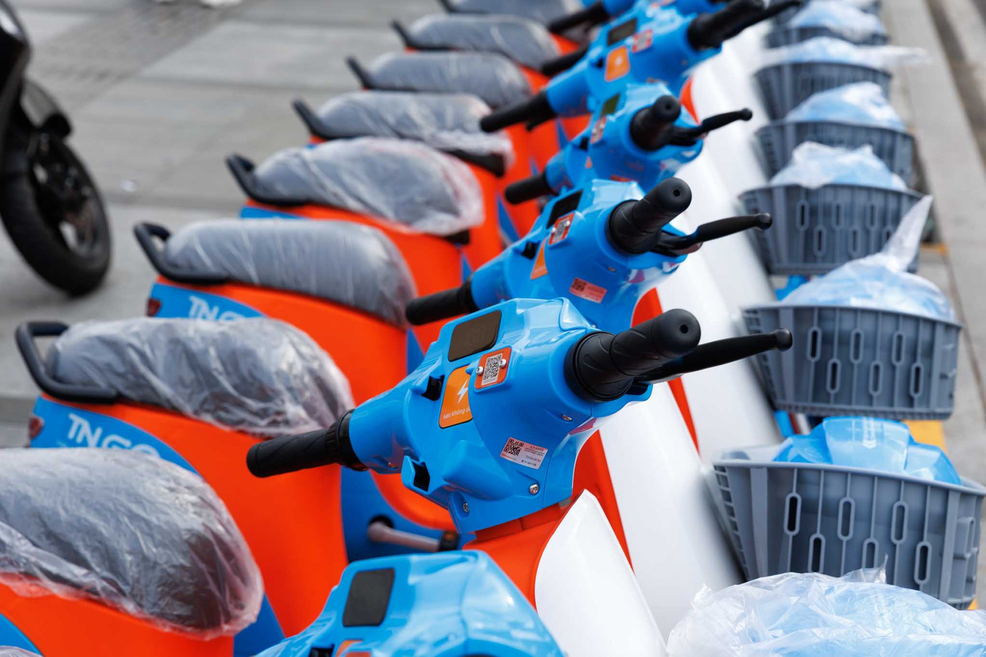 Một mô hình giao thông mới vừa xuất hiện ở TP.HCM, người dân hào hứng trải nghiệm trong ngày đầu ra mắt- Ảnh 3.