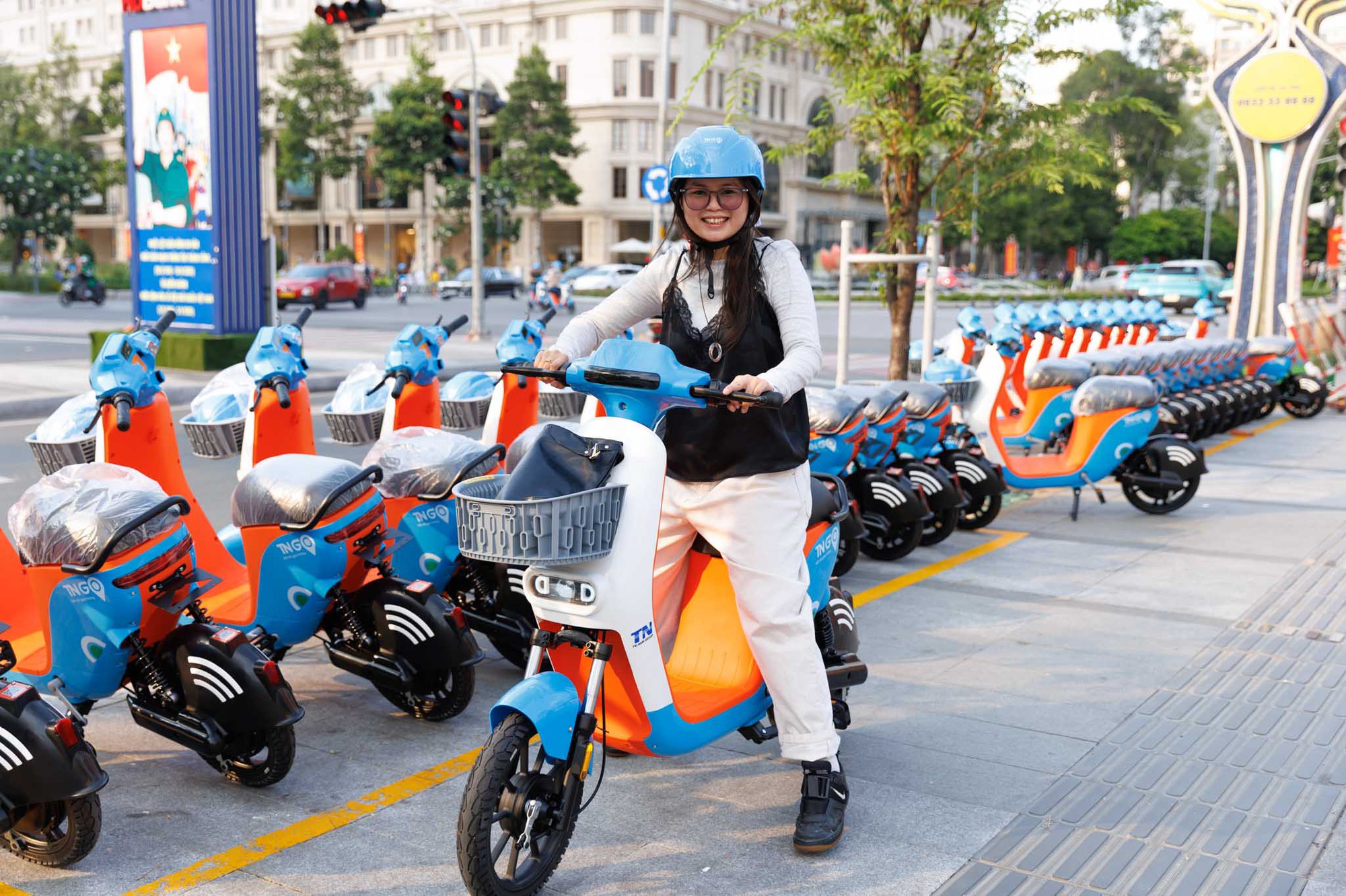 Một mô hình giao thông mới vừa xuất hiện ở TP.HCM, người dân hào hứng trải nghiệm trong ngày đầu ra mắt- Ảnh 7.