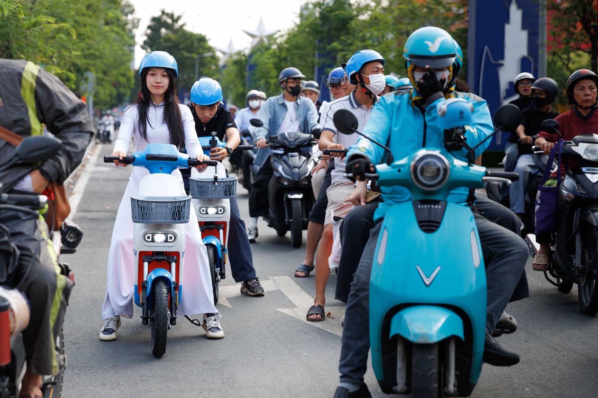 Một mô hình giao thông mới vừa xuất hiện ở TP.HCM, người dân hào hứng trải nghiệm trong ngày đầu ra mắt- Ảnh 8.