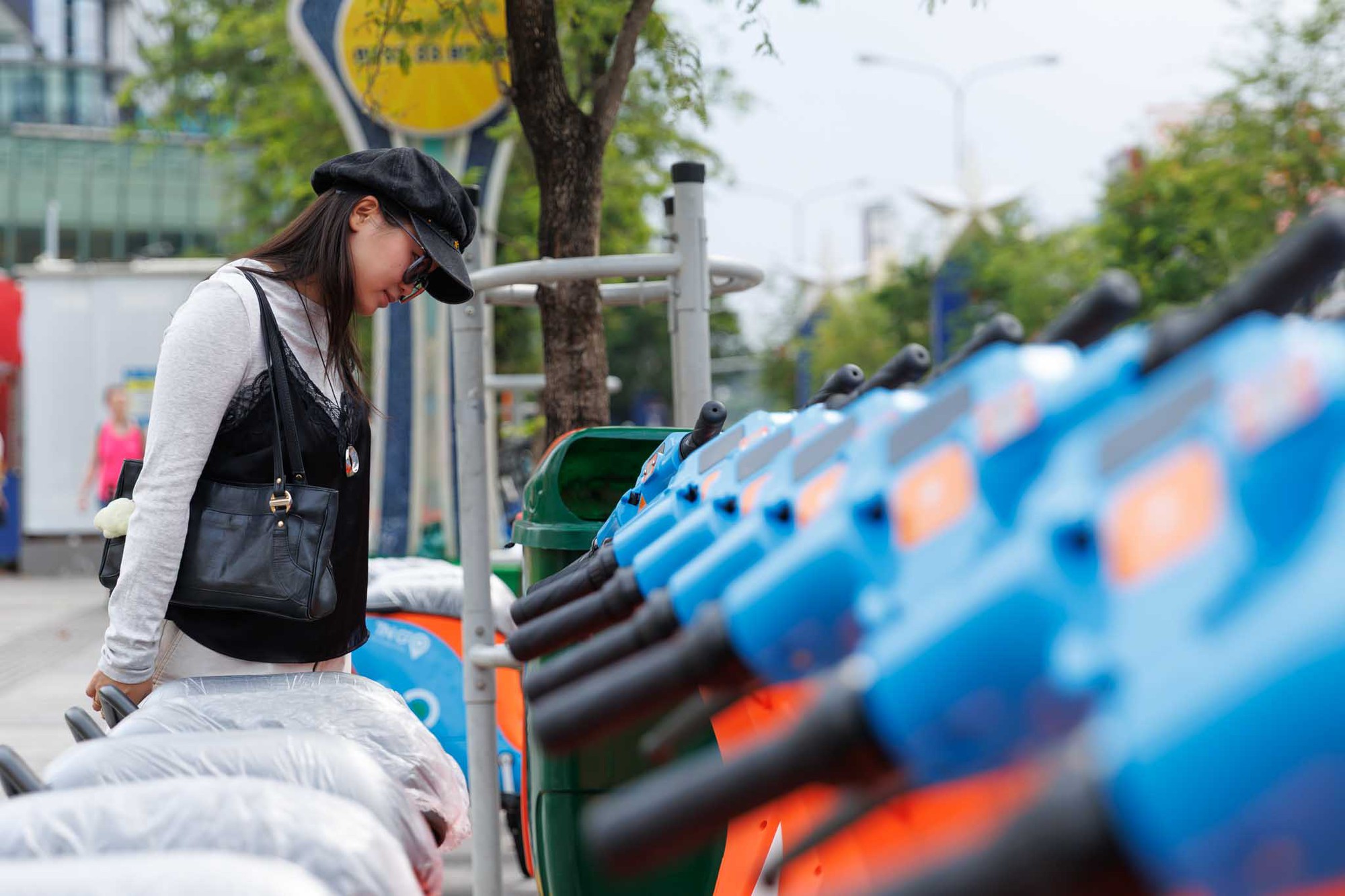 Một mô hình giao thông mới vừa xuất hiện ở TP.HCM, người dân hào hứng trải nghiệm trong ngày đầu ra mắt- Ảnh 10.