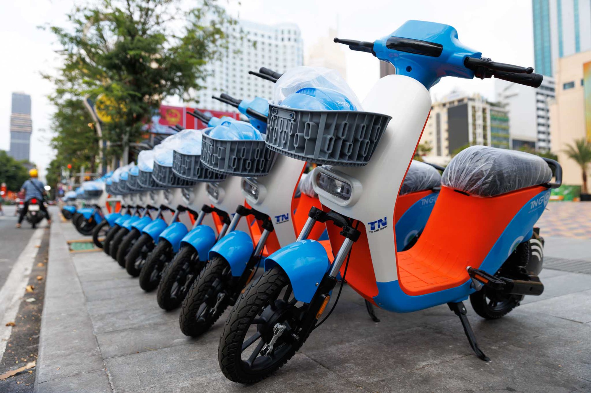 Một mô hình giao thông mới vừa xuất hiện ở TP.HCM, người dân hào hứng trải nghiệm trong ngày đầu ra mắt- Ảnh 15.