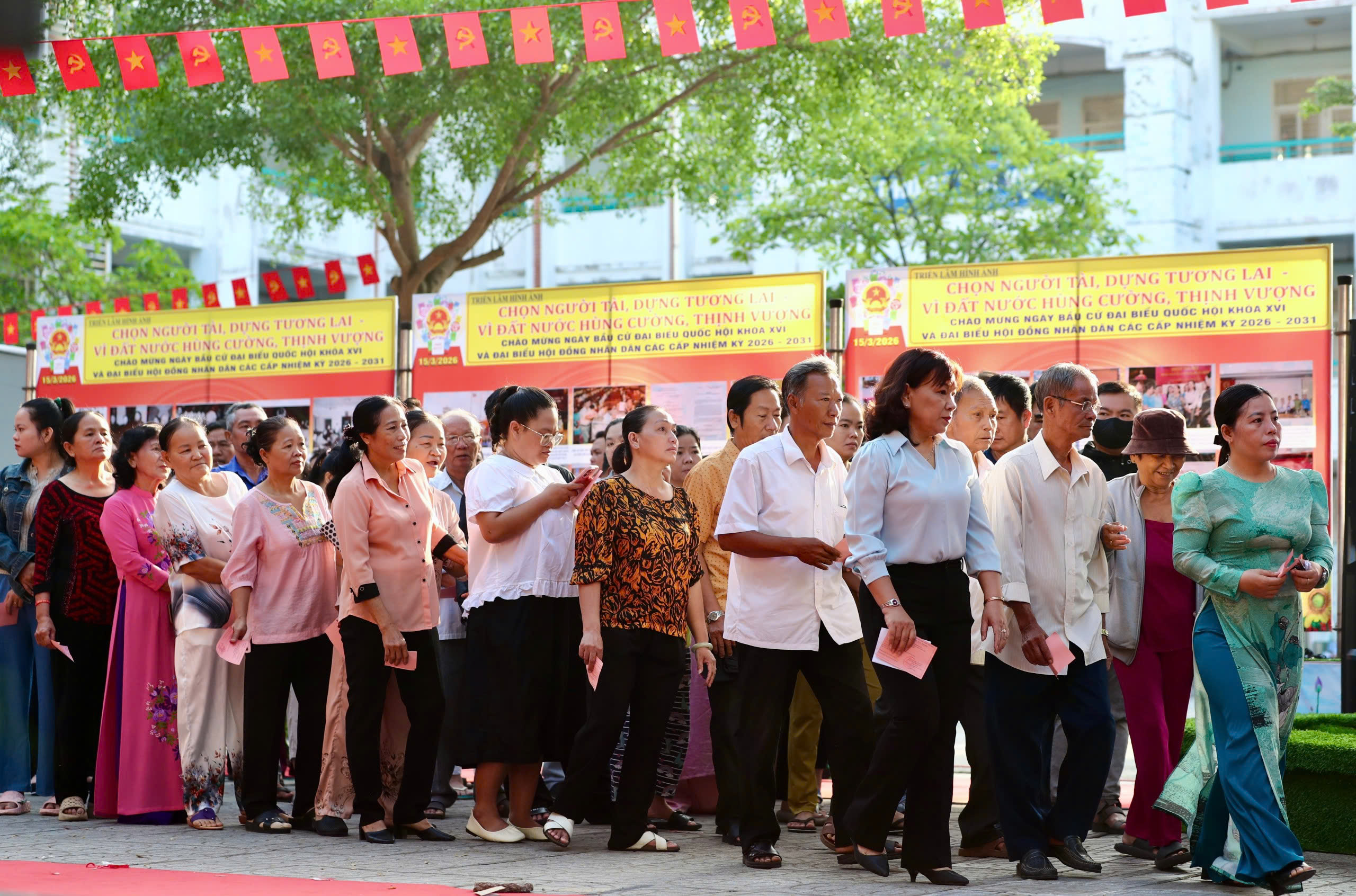 Đất nước rộn ràng trong ngày hội lớn - Ảnh 2.