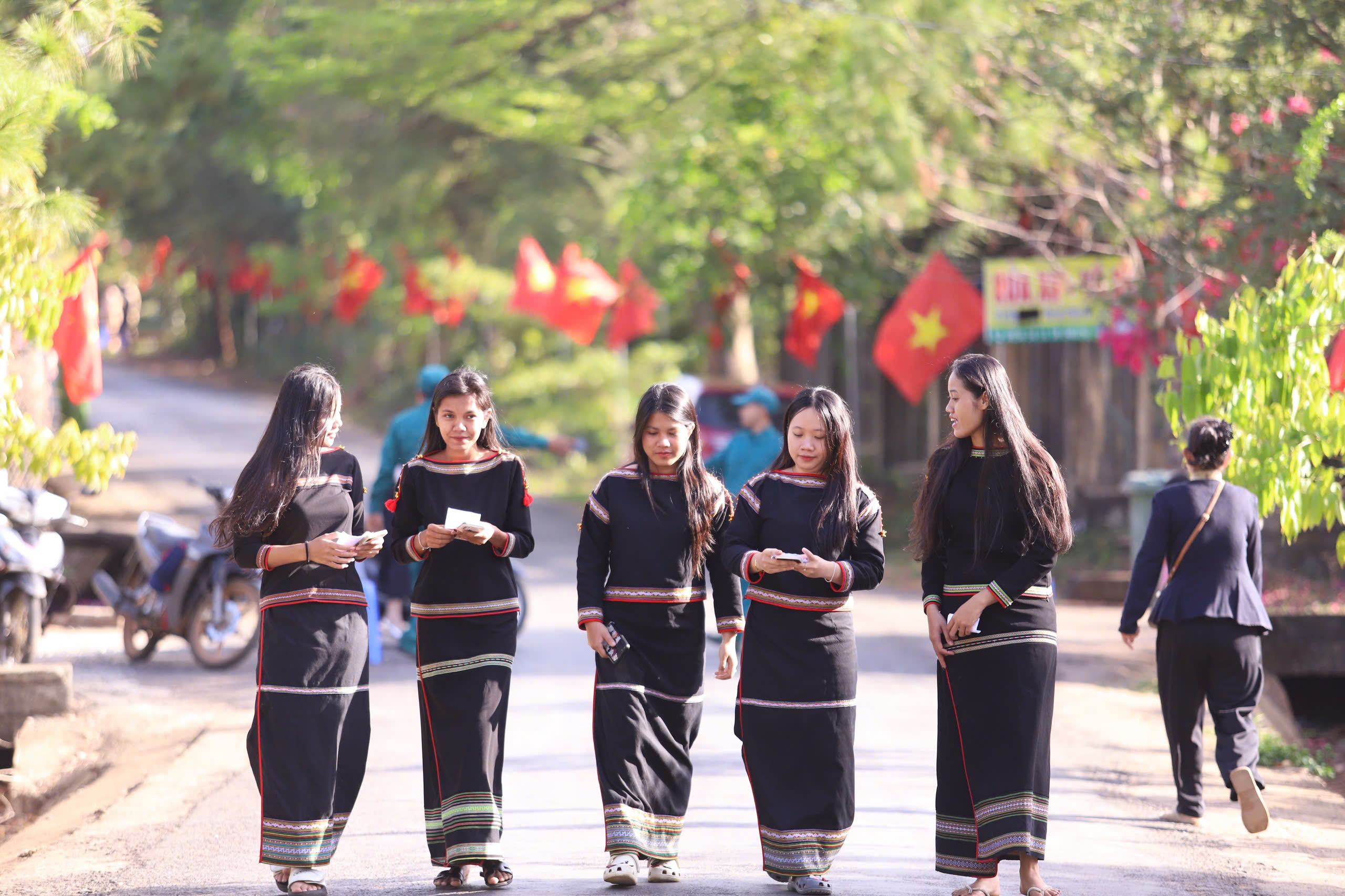 Chung sức đồng lòng kiến tạo tương lai - Ảnh 13.