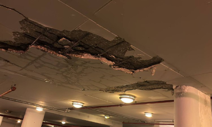 Vết hư hại tại tòa nhà do lãnh sự quán Mỹ tại Israel sử dụng hôm 15/3. Ảnh: Channel 12