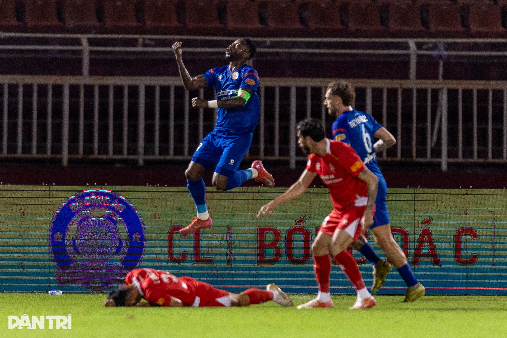 Cầu thủ Việt Kiều tỏa sáng giúp CLB Công an TPHCM đánh bại PVF-CAND - 4