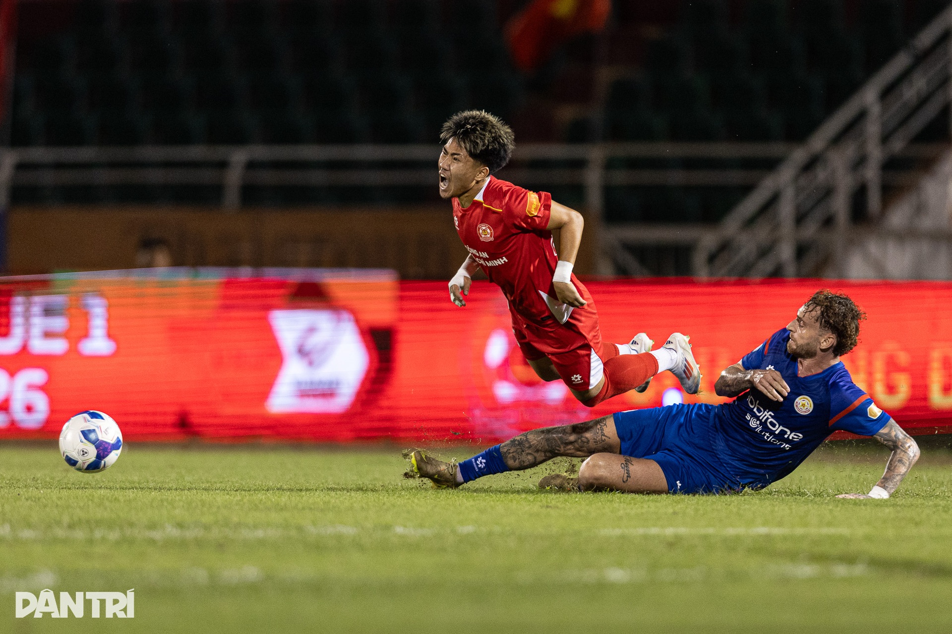 Cầu thủ Việt Kiều tỏa sáng giúp CLB Công an TPHCM đánh bại PVF-CAND - 9