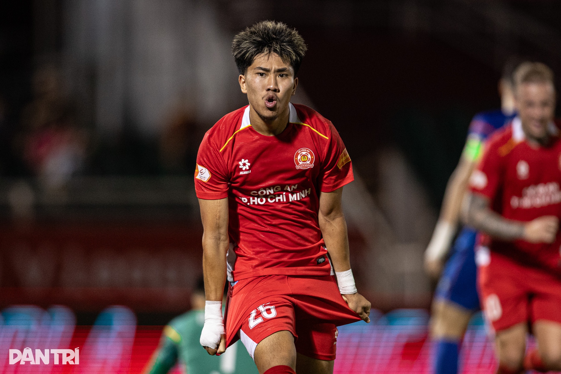 Cầu thủ Việt Kiều tỏa sáng giúp CLB Công an TPHCM đánh bại PVF-CAND - 12