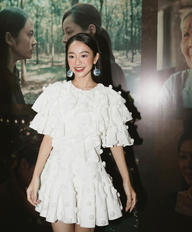 1773622915 949 Mac dep quen sau dung o dau cung phat sang