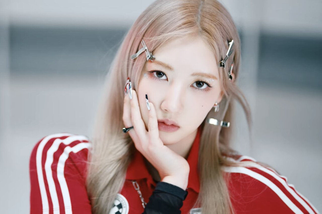 Showbiz có mỹ nhân mất tích kỳ lạ, cả năm không được lên sân khấu phí hoài nhan sắc lẫn giọng hát miễn chê- Ảnh 5.