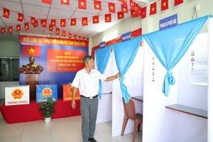 Cử tri TP.HCM đồng loạt nhận tin nhắn mời đi bầu cử