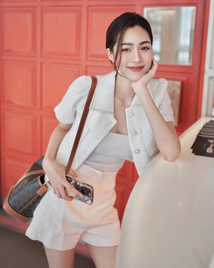 Lingling Kwong người nghiện thể thao. Dù lịch trình làm việc dày đặc, cô vẫn dành thời gian tập gym đều đặn.